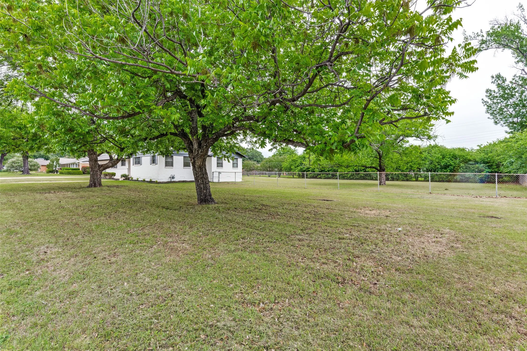 Single Family Residence For Sale in Tarrant County , 4900 Nevada Trail, North Richland Hills, Texas 76180, 3 Bedroom, 3 Bathroom, 2 Garage spaces, 1,983 Sqft, built in 1962, mls#21381657, Real Estate Agent in North Richland Hills, Homes For Sale in Tarrant county, Homes For Sale in North Richland Hills, Realtor in North Richland Hills Texas, Real Estate Brokerage Independent Realty Texas, Luminita Cordes Realtor