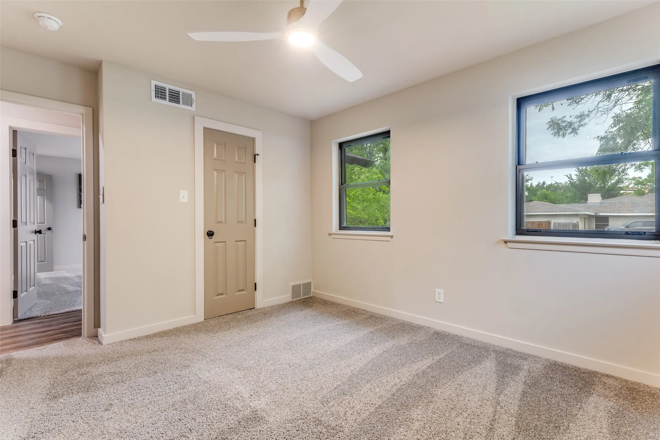Single Family Residence For Sale in Tarrant County , 4900 Nevada Trail, North Richland Hills, Texas 76180, 3 Bedroom, 3 Bathroom, 2 Garage spaces, 1,983 Sqft, built in 1962, mls#21381657, Real Estate Agent in North Richland Hills, Homes For Sale in Tarrant county, Homes For Sale in North Richland Hills, Realtor in North Richland Hills Texas, Real Estate Brokerage Independent Realty Texas, Luminita Cordes Realtor