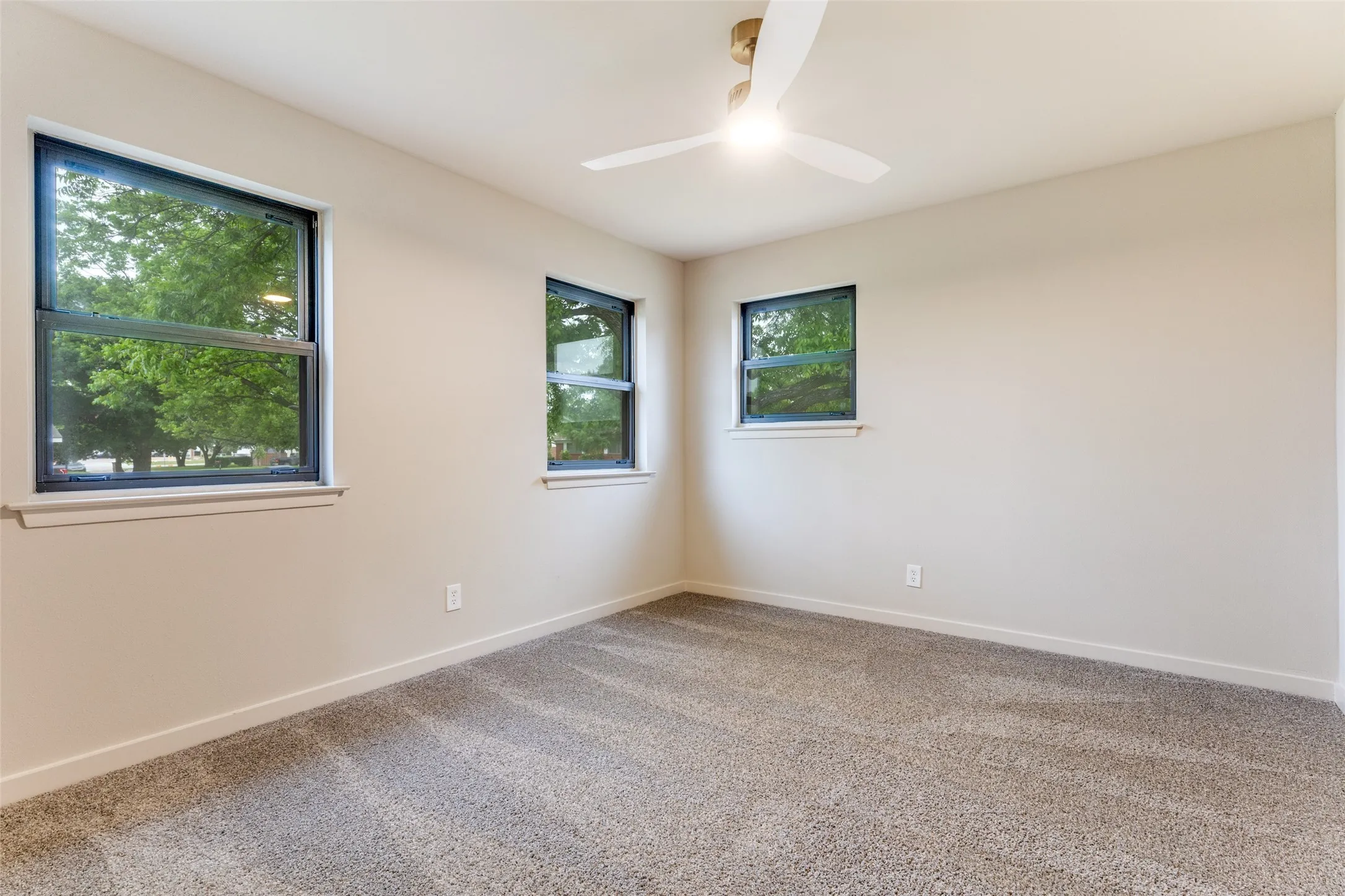 Single Family Residence For Sale in Tarrant County , 4900 Nevada Trail, North Richland Hills, Texas 76180, 3 Bedroom, 3 Bathroom, 2 Garage spaces, 1,983 Sqft, built in 1962, mls#21381657, Real Estate Agent in North Richland Hills, Homes For Sale in Tarrant county, Homes For Sale in North Richland Hills, Realtor in North Richland Hills Texas, Real Estate Brokerage Independent Realty Texas, Luminita Cordes Realtor