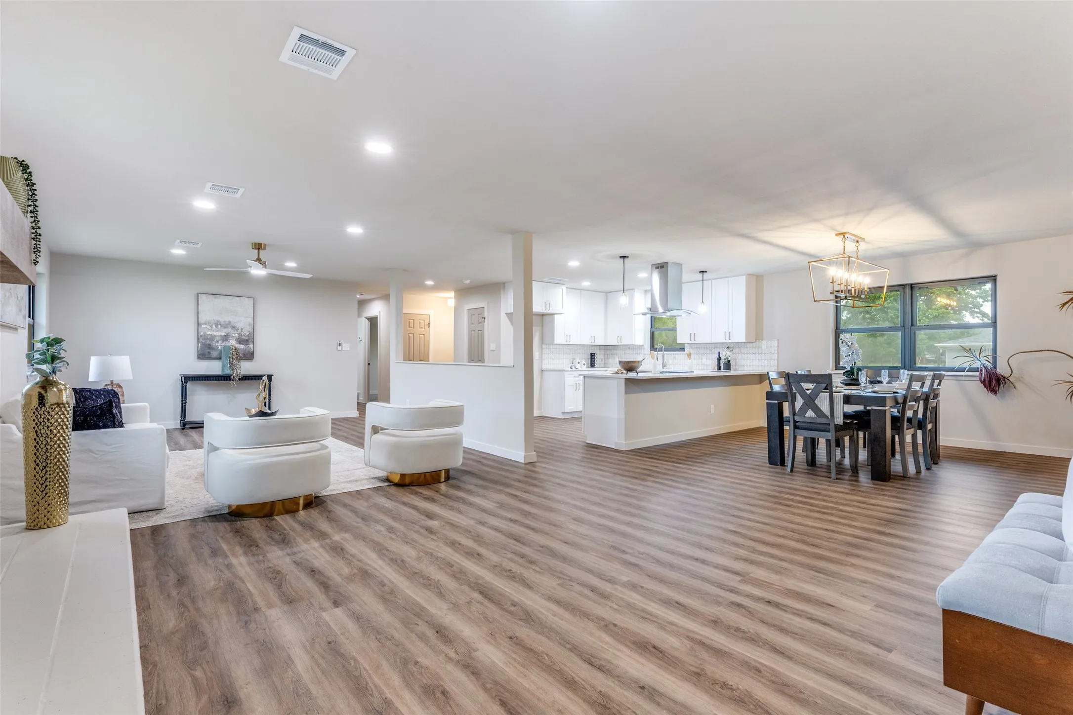 Single Family Residence For Sale in Tarrant County , 4900 Nevada Trail, North Richland Hills, Texas 76180, 3 Bedroom, 3 Bathroom, 2 Garage spaces, 1,983 Sqft, built in 1962, mls#21381657, Real Estate Agent in North Richland Hills, Homes For Sale in Tarrant county, Homes For Sale in North Richland Hills, Realtor in North Richland Hills Texas, Real Estate Brokerage Independent Realty Texas, Luminita Cordes Realtor