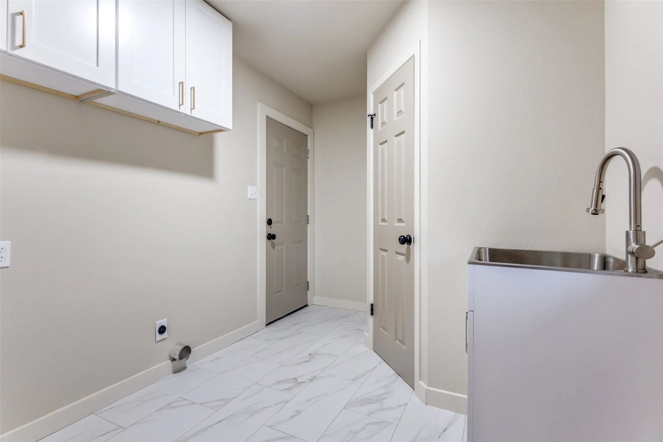 Single Family Residence For Sale in Tarrant County , 4900 Nevada Trail, North Richland Hills, Texas 76180, 3 Bedroom, 3 Bathroom, 2 Garage spaces, 1,983 Sqft, built in 1962, mls#21381657, Real Estate Agent in North Richland Hills, Homes For Sale in Tarrant county, Homes For Sale in North Richland Hills, Realtor in North Richland Hills Texas, Real Estate Brokerage Independent Realty Texas, Luminita Cordes Realtor
