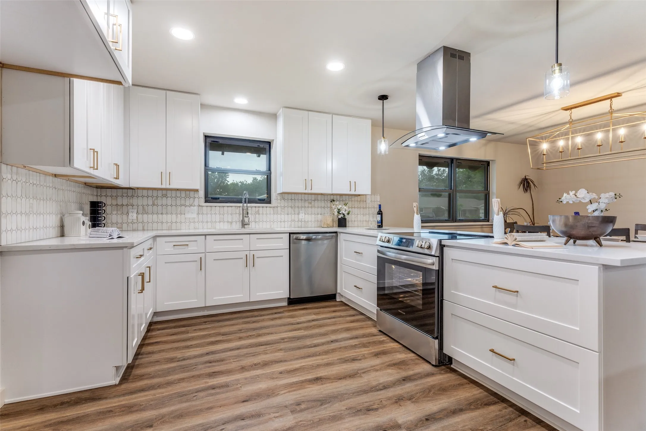 Single Family Residence For Sale in Tarrant County , 4900 Nevada Trail, North Richland Hills, Texas 76180, 3 Bedroom, 3 Bathroom, 2 Garage spaces, 1,983 Sqft, built in 1962, mls#21381657, Real Estate Agent in North Richland Hills, Homes For Sale in Tarrant county, Homes For Sale in North Richland Hills, Realtor in North Richland Hills Texas, Real Estate Brokerage Independent Realty Texas, Luminita Cordes Realtor
