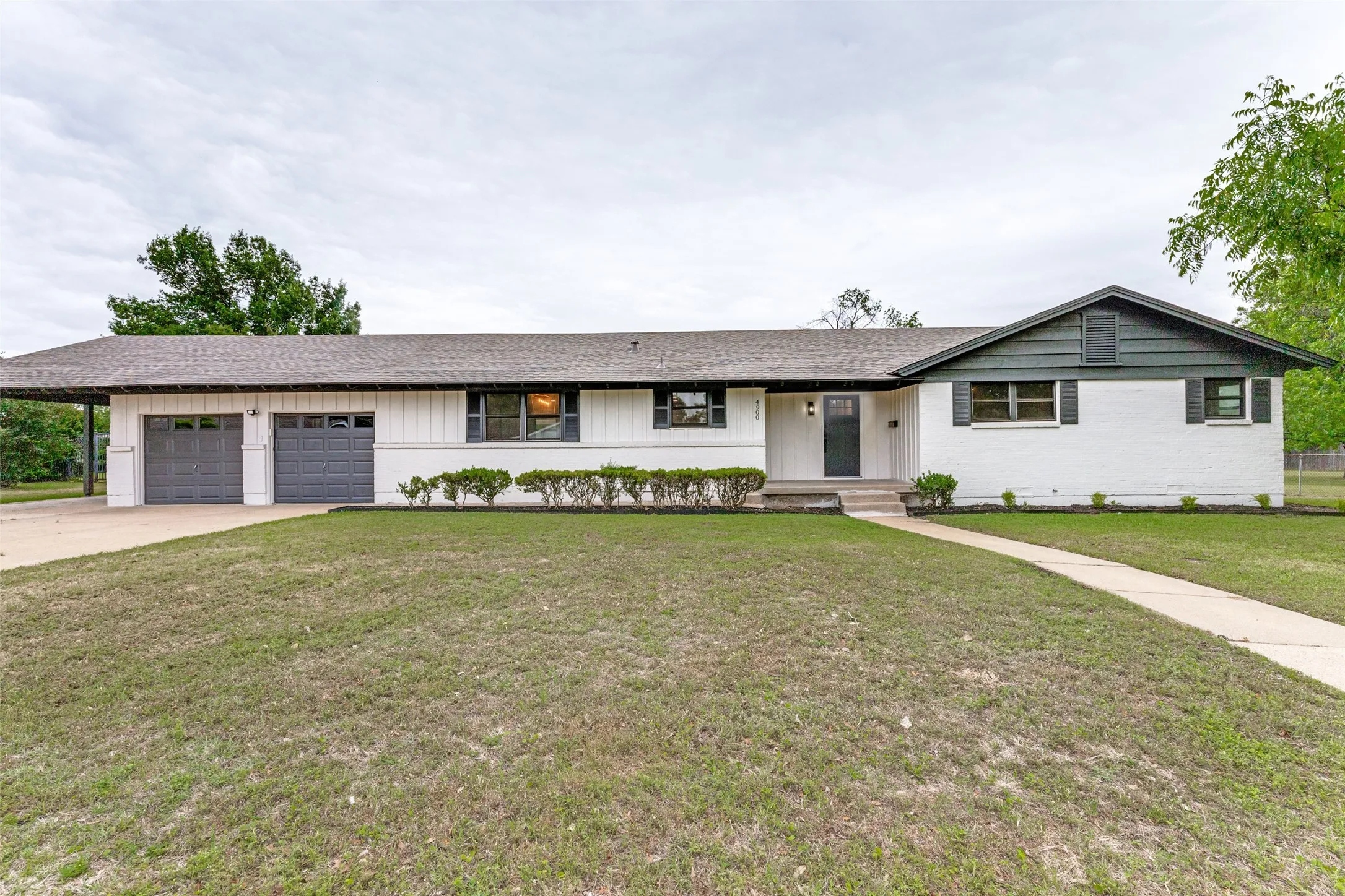 Single Family Residence For Sale in Tarrant County , 4900 Nevada Trail, North Richland Hills, Texas 76180, 3 Bedroom, 3 Bathroom, 2 Garage spaces, 1,983 Sqft, built in 1962, mls#21381657, Real Estate Agent in North Richland Hills, Homes For Sale in Tarrant county, Homes For Sale in North Richland Hills, Realtor in North Richland Hills Texas, Real Estate Brokerage Independent Realty Texas, Luminita Cordes Realtor