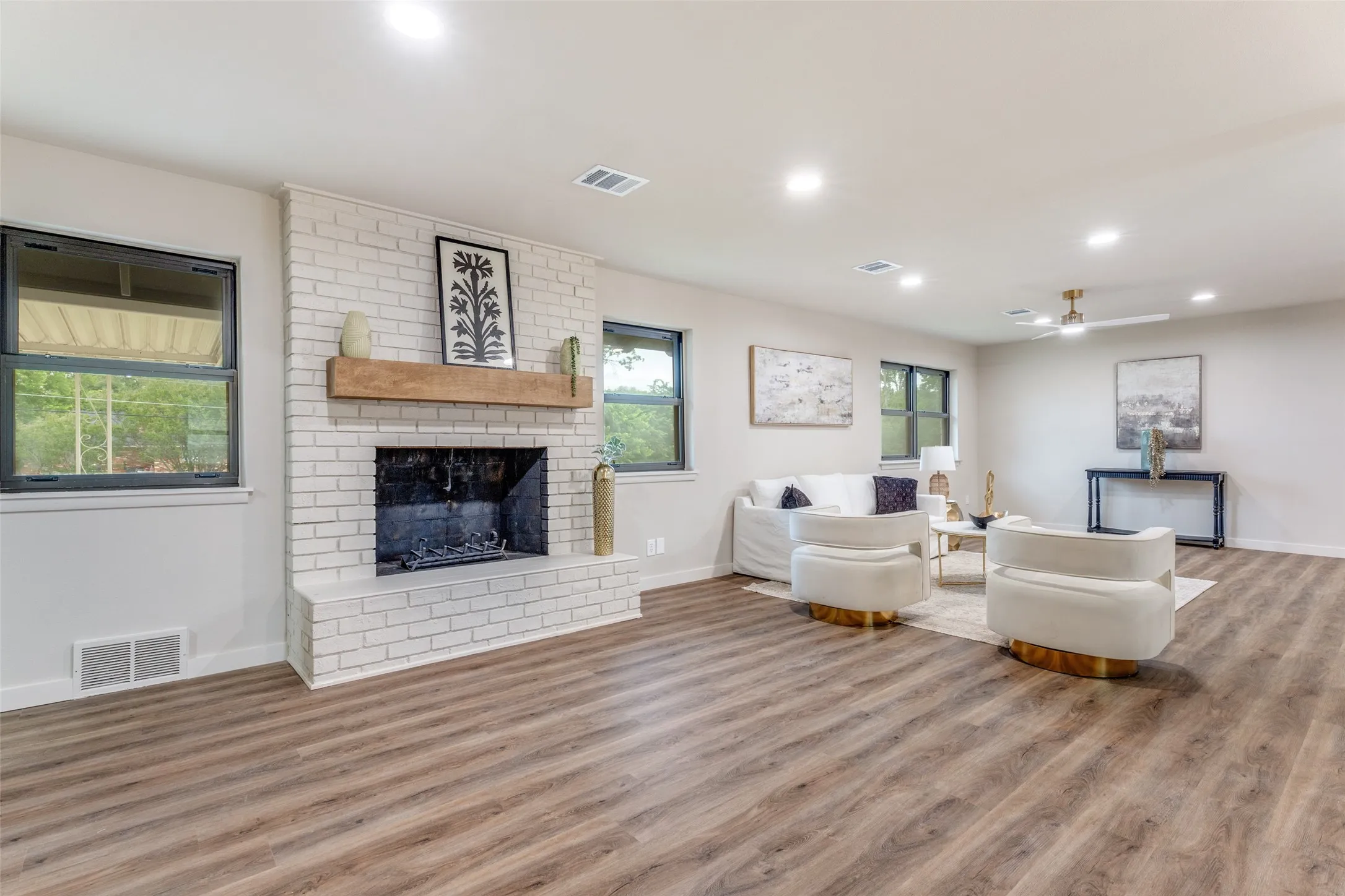 Single Family Residence For Sale in Tarrant County , 4900 Nevada Trail, North Richland Hills, Texas 76180, 3 Bedroom, 3 Bathroom, 2 Garage spaces, 1,983 Sqft, built in 1962, mls#21381657, Real Estate Agent in North Richland Hills, Homes For Sale in Tarrant county, Homes For Sale in North Richland Hills, Realtor in North Richland Hills Texas, Real Estate Brokerage Independent Realty Texas, Luminita Cordes Realtor