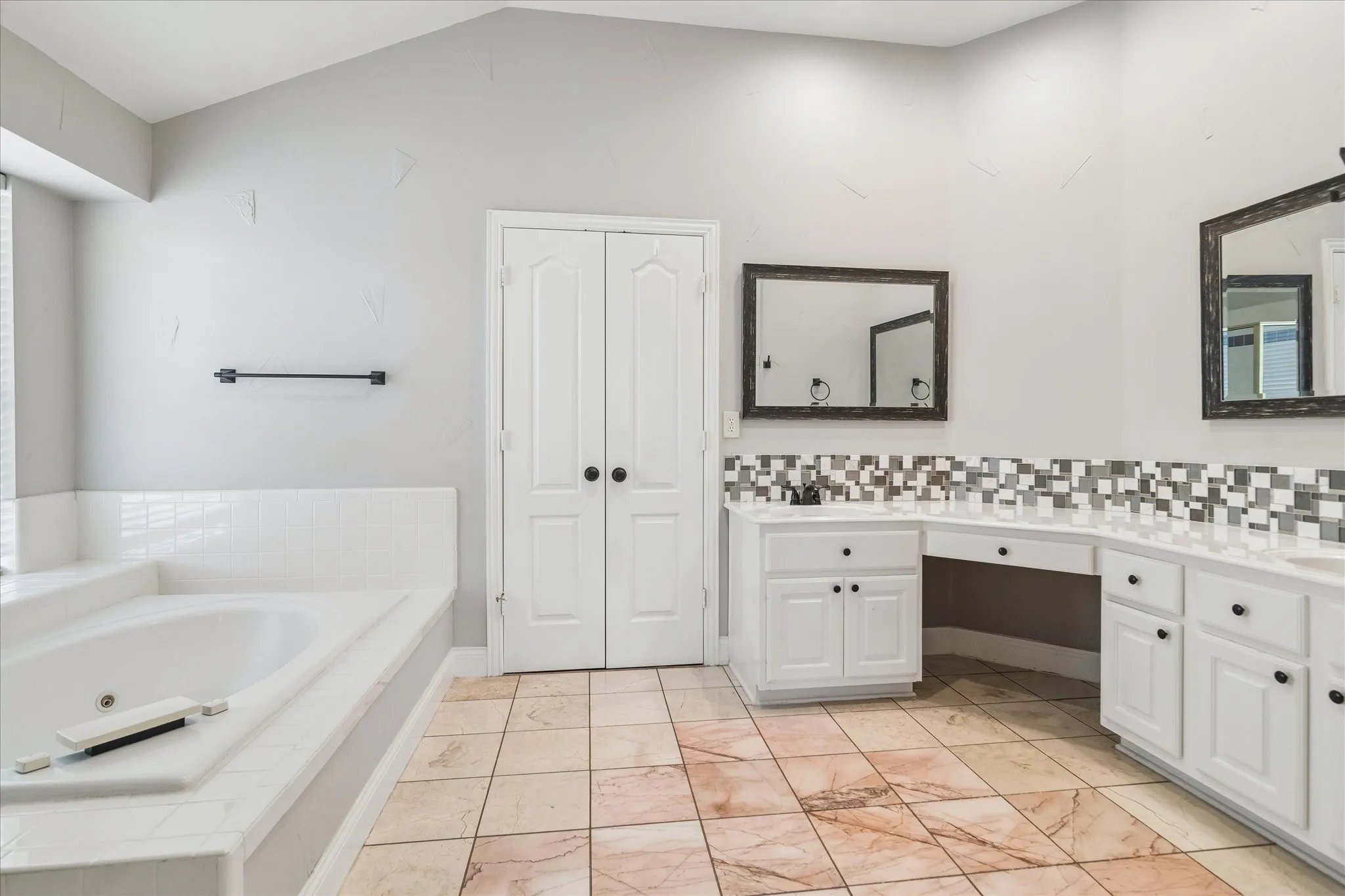 Single Family Residence For Rent in Collin County , 4661 Baldwin Lane, Plano, Texas 75024, 4 Bedroom, 3 Bathroom, 2 Garage spaces, 2,691 Sqft, built in 1997, mls#21379005, Real Estate Agent in Plano, Homes For Rent in Collin county, Homes For Rent in Plano, Realtor in Plano Texas, Real Estate Brokerage Independent Realty Texas, Luminita Cordes Realtor
