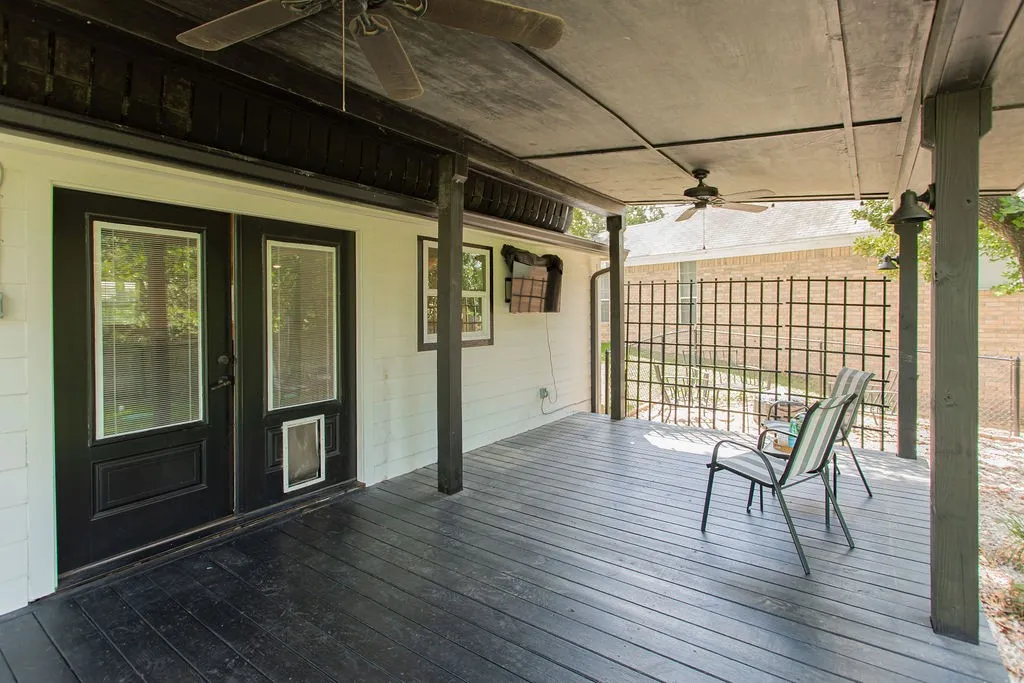 Single Family Residence For Sale in Smith County , 224 Hideaway Lane E, Hideaway, Texas 75771, 2 Bedroom, 2 Bathroom, Garage spaces, 1,330 Sqft, built in 1970, mls#21382158, Real Estate Agent in Hideaway, Homes For Sale in Smith county, Homes For Sale in Hideaway, Realtor in Hideaway Texas, Real Estate Brokerage Independent Realty Texas, Luminita Cordes Realtor