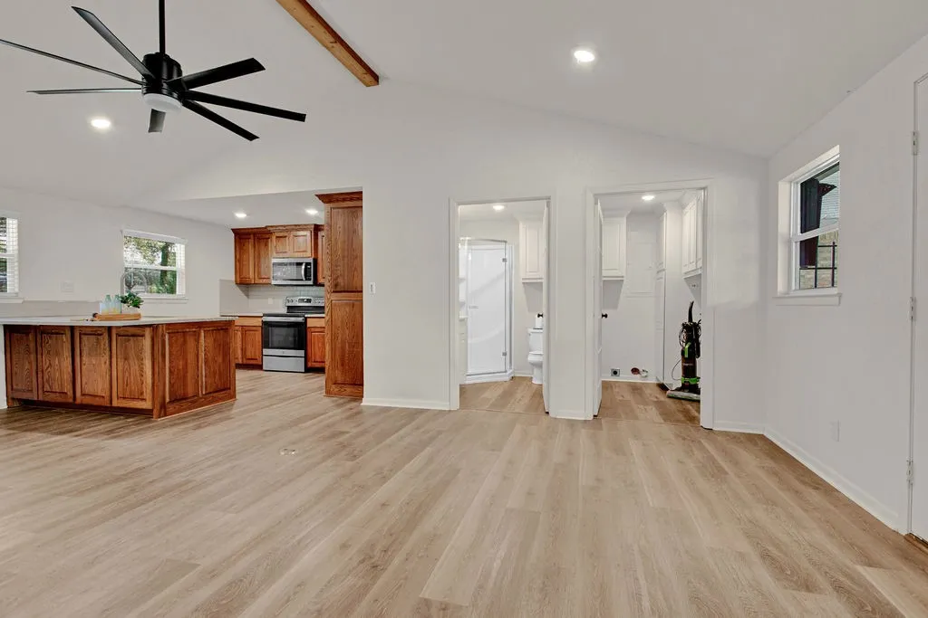Single Family Residence For Sale in Smith County , 224 Hideaway Lane E, Hideaway, Texas 75771, 2 Bedroom, 2 Bathroom, Garage spaces, 1,330 Sqft, built in 1970, mls#21382158, Real Estate Agent in Hideaway, Homes For Sale in Smith county, Homes For Sale in Hideaway, Realtor in Hideaway Texas, Real Estate Brokerage Independent Realty Texas, Luminita Cordes Realtor