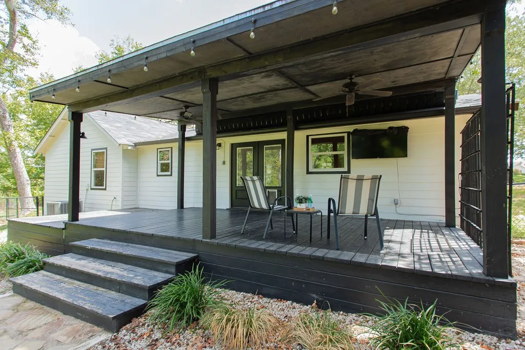 Single Family Residence For Sale in Smith County , 224 Hideaway Lane E, Hideaway, Texas 75771, 2 Bedroom, 2 Bathroom, Garage spaces, 1,330 Sqft, built in 1970, mls#21382158, Real Estate Agent in Hideaway, Homes For Sale in Smith county, Homes For Sale in Hideaway, Realtor in Hideaway Texas, Real Estate Brokerage Independent Realty Texas, Luminita Cordes Realtor