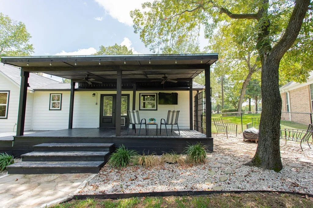 Single Family Residence For Sale in Smith County , 224 Hideaway Lane E, Hideaway, Texas 75771, 2 Bedroom, 2 Bathroom, Garage spaces, 1,330 Sqft, built in 1970, mls#21382158, Real Estate Agent in Hideaway, Homes For Sale in Smith county, Homes For Sale in Hideaway, Realtor in Hideaway Texas, Real Estate Brokerage Independent Realty Texas, Luminita Cordes Realtor