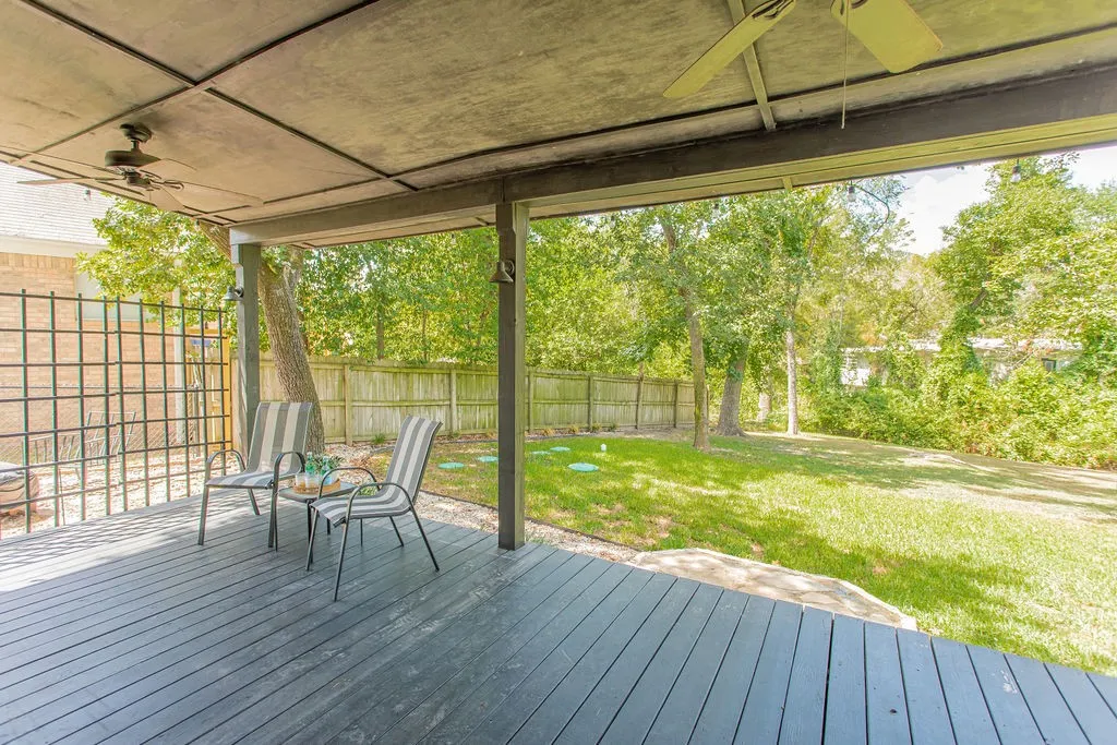 Single Family Residence For Sale in Smith County , 224 Hideaway Lane E, Hideaway, Texas 75771, 2 Bedroom, 2 Bathroom, Garage spaces, 1,330 Sqft, built in 1970, mls#21382158, Real Estate Agent in Hideaway, Homes For Sale in Smith county, Homes For Sale in Hideaway, Realtor in Hideaway Texas, Real Estate Brokerage Independent Realty Texas, Luminita Cordes Realtor