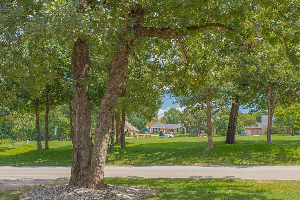 Single Family Residence For Sale in Smith County , 224 Hideaway Lane E, Hideaway, Texas 75771, 2 Bedroom, 2 Bathroom, Garage spaces, 1,330 Sqft, built in 1970, mls#21382158, Real Estate Agent in Hideaway, Homes For Sale in Smith county, Homes For Sale in Hideaway, Realtor in Hideaway Texas, Real Estate Brokerage Independent Realty Texas, Luminita Cordes Realtor