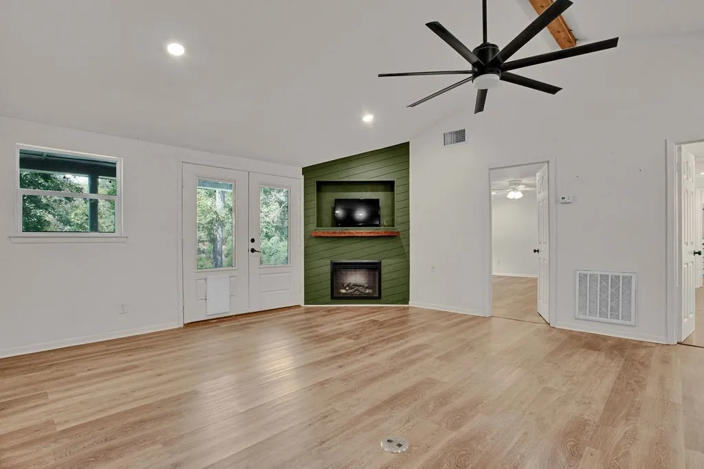 Single Family Residence For Sale in Smith County , 224 Hideaway Lane E, Hideaway, Texas 75771, 2 Bedroom, 2 Bathroom, Garage spaces, 1,330 Sqft, built in 1970, mls#21382158, Real Estate Agent in Hideaway, Homes For Sale in Smith county, Homes For Sale in Hideaway, Realtor in Hideaway Texas, Real Estate Brokerage Independent Realty Texas, Luminita Cordes Realtor