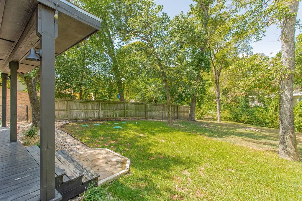 Single Family Residence For Sale in Smith County , 224 Hideaway Lane E, Hideaway, Texas 75771, 2 Bedroom, 2 Bathroom, Garage spaces, 1,330 Sqft, built in 1970, mls#21382158, Real Estate Agent in Hideaway, Homes For Sale in Smith county, Homes For Sale in Hideaway, Realtor in Hideaway Texas, Real Estate Brokerage Independent Realty Texas, Luminita Cordes Realtor