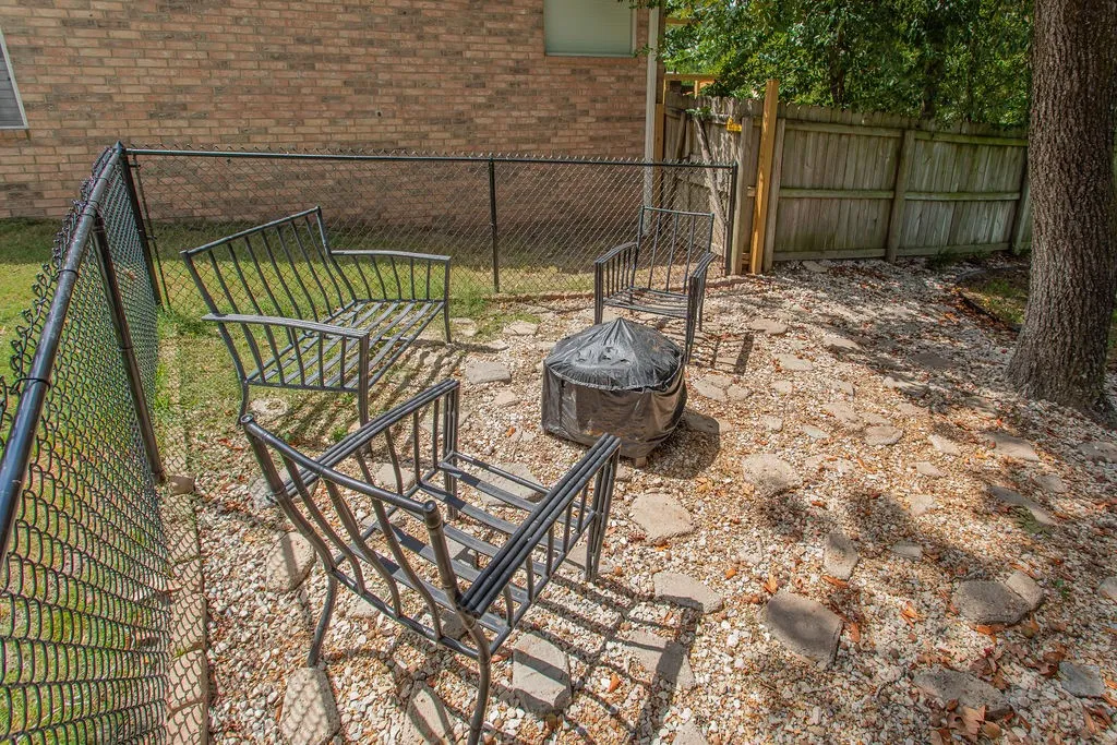 Single Family Residence For Sale in Smith County , 224 Hideaway Lane E, Hideaway, Texas 75771, 2 Bedroom, 2 Bathroom, Garage spaces, 1,330 Sqft, built in 1970, mls#21382158, Real Estate Agent in Hideaway, Homes For Sale in Smith county, Homes For Sale in Hideaway, Realtor in Hideaway Texas, Real Estate Brokerage Independent Realty Texas, Luminita Cordes Realtor