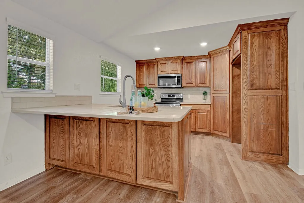 Single Family Residence For Sale in Smith County , 224 Hideaway Lane E, Hideaway, Texas 75771, 2 Bedroom, 2 Bathroom, Garage spaces, 1,330 Sqft, built in 1970, mls#21382158, Real Estate Agent in Hideaway, Homes For Sale in Smith county, Homes For Sale in Hideaway, Realtor in Hideaway Texas, Real Estate Brokerage Independent Realty Texas, Luminita Cordes Realtor