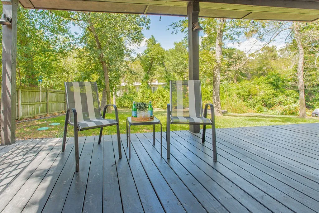 Single Family Residence For Sale in Smith County , 224 Hideaway Lane E, Hideaway, Texas 75771, 2 Bedroom, 2 Bathroom, Garage spaces, 1,330 Sqft, built in 1970, mls#21382158, Real Estate Agent in Hideaway, Homes For Sale in Smith county, Homes For Sale in Hideaway, Realtor in Hideaway Texas, Real Estate Brokerage Independent Realty Texas, Luminita Cordes Realtor