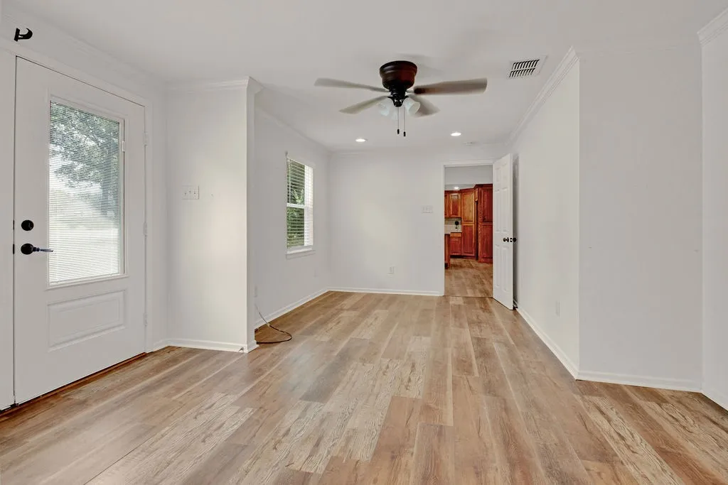 Single Family Residence For Sale in Smith County , 224 Hideaway Lane E, Hideaway, Texas 75771, 2 Bedroom, 2 Bathroom, Garage spaces, 1,330 Sqft, built in 1970, mls#21382158, Real Estate Agent in Hideaway, Homes For Sale in Smith county, Homes For Sale in Hideaway, Realtor in Hideaway Texas, Real Estate Brokerage Independent Realty Texas, Luminita Cordes Realtor