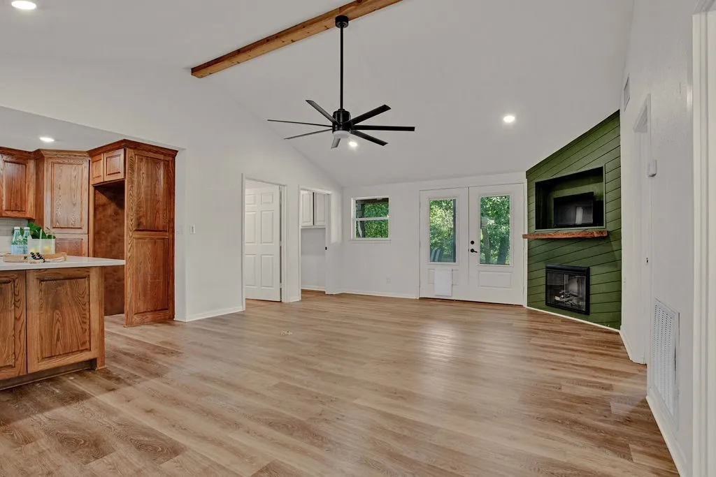 Single Family Residence For Sale in Smith County , 224 Hideaway Lane E, Hideaway, Texas 75771, 2 Bedroom, 2 Bathroom, Garage spaces, 1,330 Sqft, built in 1970, mls#21382158, Real Estate Agent in Hideaway, Homes For Sale in Smith county, Homes For Sale in Hideaway, Realtor in Hideaway Texas, Real Estate Brokerage Independent Realty Texas, Luminita Cordes Realtor