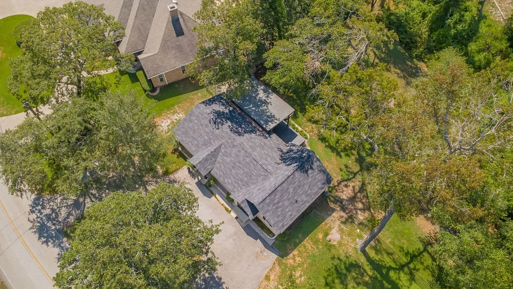 Single Family Residence For Sale in Smith County , 224 Hideaway Lane E, Hideaway, Texas 75771, 2 Bedroom, 2 Bathroom, Garage spaces, 1,330 Sqft, built in 1970, mls#21382158, Real Estate Agent in Hideaway, Homes For Sale in Smith county, Homes For Sale in Hideaway, Realtor in Hideaway Texas, Real Estate Brokerage Independent Realty Texas, Luminita Cordes Realtor