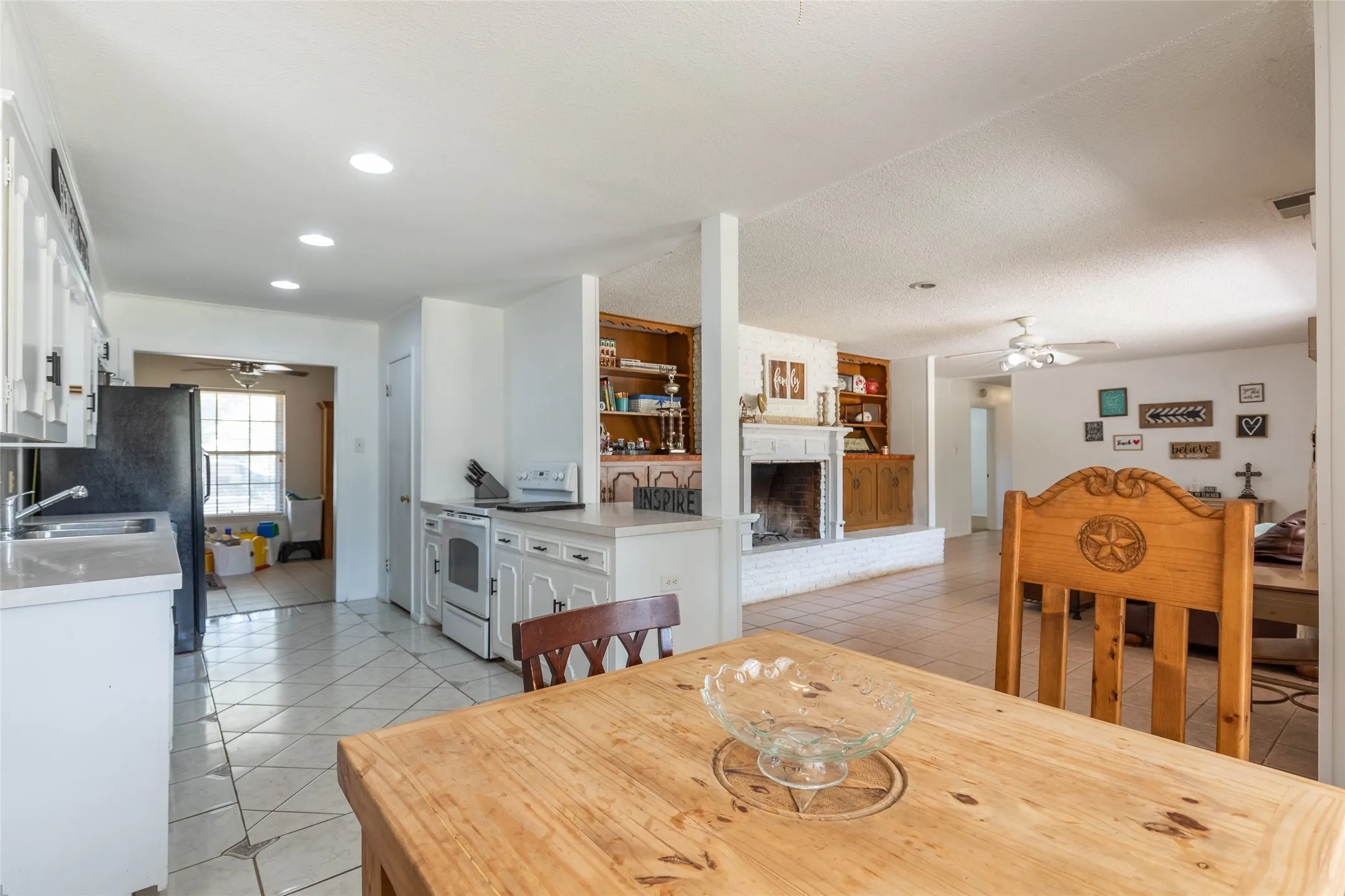 Single Family Residence For Sale in Taylor County , 10 Harvard Place, Abilene, Texas 79603, 3 Bedroom, 2 Bathroom, 1 Garage spaces, 2,003 Sqft, built in 1963, mls#21382073, Real Estate Agent in Abilene, Homes For Sale in Taylor county, Homes For Sale in Abilene, Realtor in Abilene Texas, Real Estate Brokerage Independent Realty Texas, Luminita Cordes Realtor