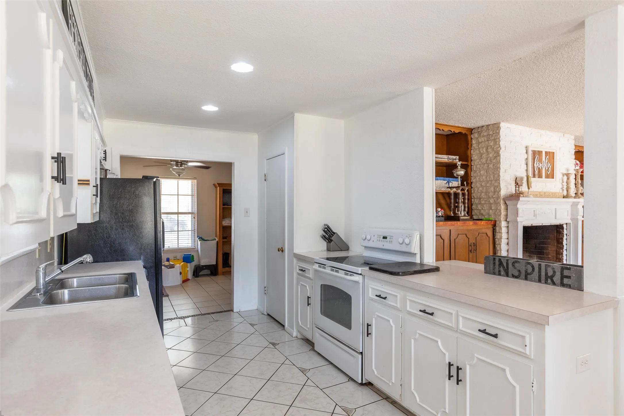 Single Family Residence For Sale in Taylor County , 10 Harvard Place, Abilene, Texas 79603, 3 Bedroom, 2 Bathroom, 1 Garage spaces, 2,003 Sqft, built in 1963, mls#21382073, Real Estate Agent in Abilene, Homes For Sale in Taylor county, Homes For Sale in Abilene, Realtor in Abilene Texas, Real Estate Brokerage Independent Realty Texas, Luminita Cordes Realtor