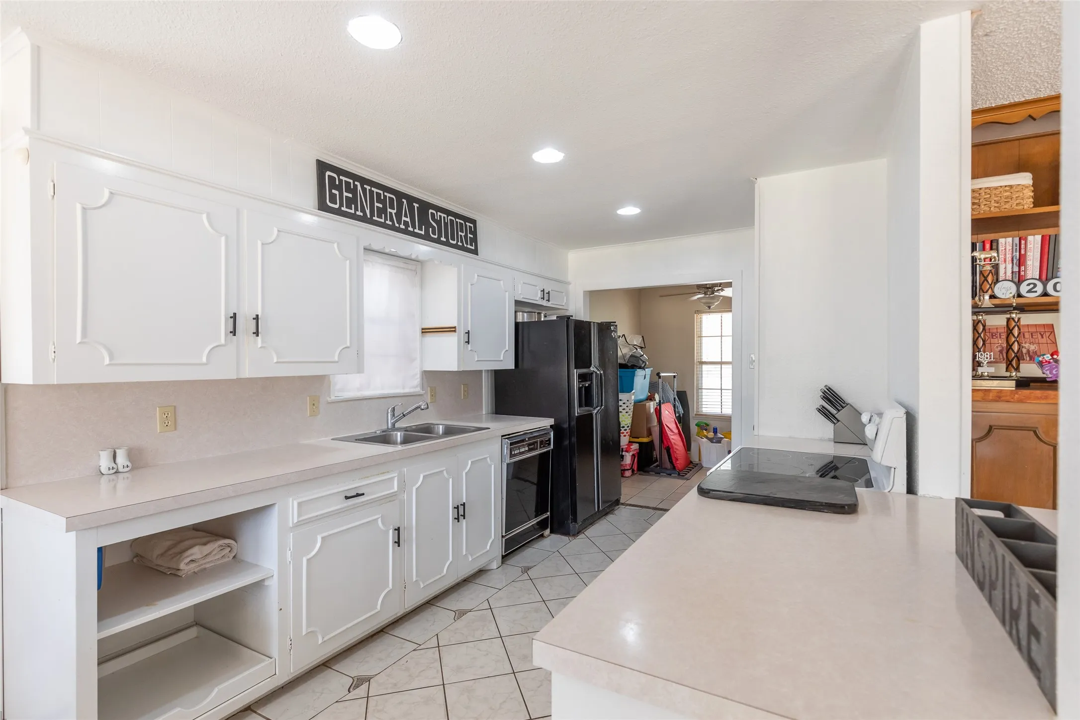 Single Family Residence For Sale in Taylor County , 10 Harvard Place, Abilene, Texas 79603, 3 Bedroom, 2 Bathroom, 1 Garage spaces, 2,003 Sqft, built in 1963, mls#21382073, Real Estate Agent in Abilene, Homes For Sale in Taylor county, Homes For Sale in Abilene, Realtor in Abilene Texas, Real Estate Brokerage Independent Realty Texas, Luminita Cordes Realtor