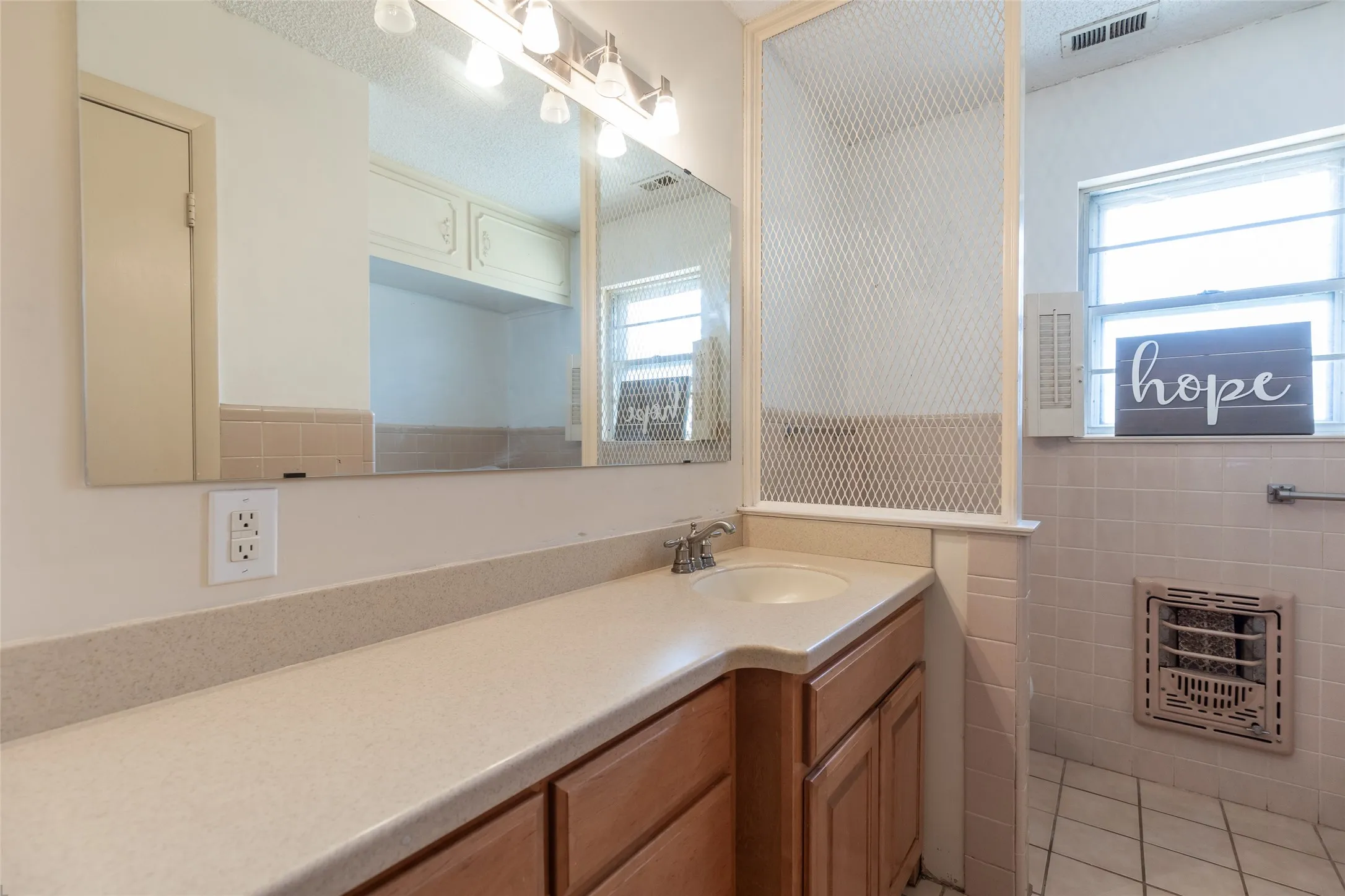 Single Family Residence For Sale in Taylor County , 10 Harvard Place, Abilene, Texas 79603, 3 Bedroom, 2 Bathroom, 1 Garage spaces, 2,003 Sqft, built in 1963, mls#21382073, Real Estate Agent in Abilene, Homes For Sale in Taylor county, Homes For Sale in Abilene, Realtor in Abilene Texas, Real Estate Brokerage Independent Realty Texas, Luminita Cordes Realtor
