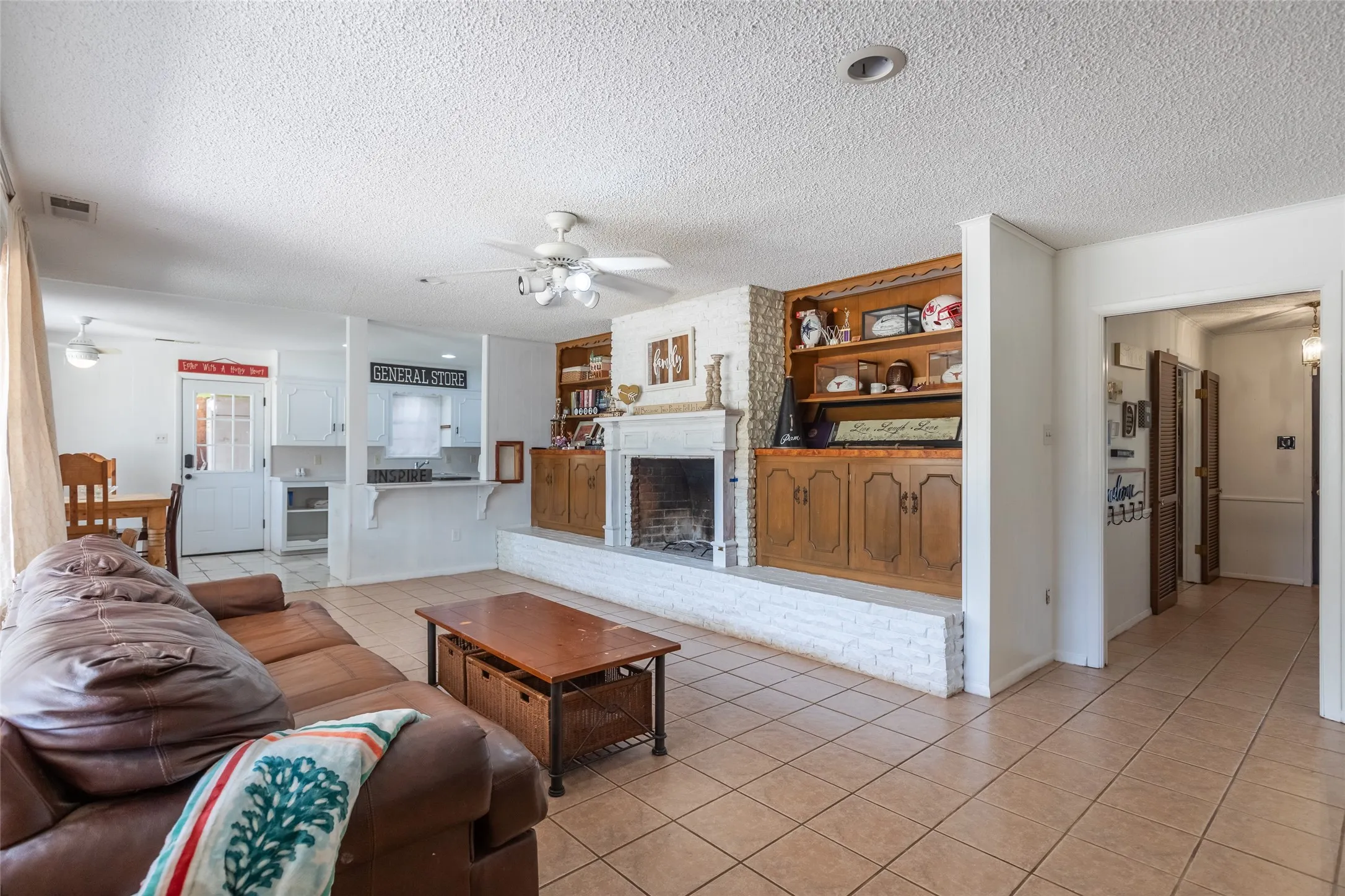 Single Family Residence For Sale in Taylor County , 10 Harvard Place, Abilene, Texas 79603, 3 Bedroom, 2 Bathroom, 1 Garage spaces, 2,003 Sqft, built in 1963, mls#21382073, Real Estate Agent in Abilene, Homes For Sale in Taylor county, Homes For Sale in Abilene, Realtor in Abilene Texas, Real Estate Brokerage Independent Realty Texas, Luminita Cordes Realtor