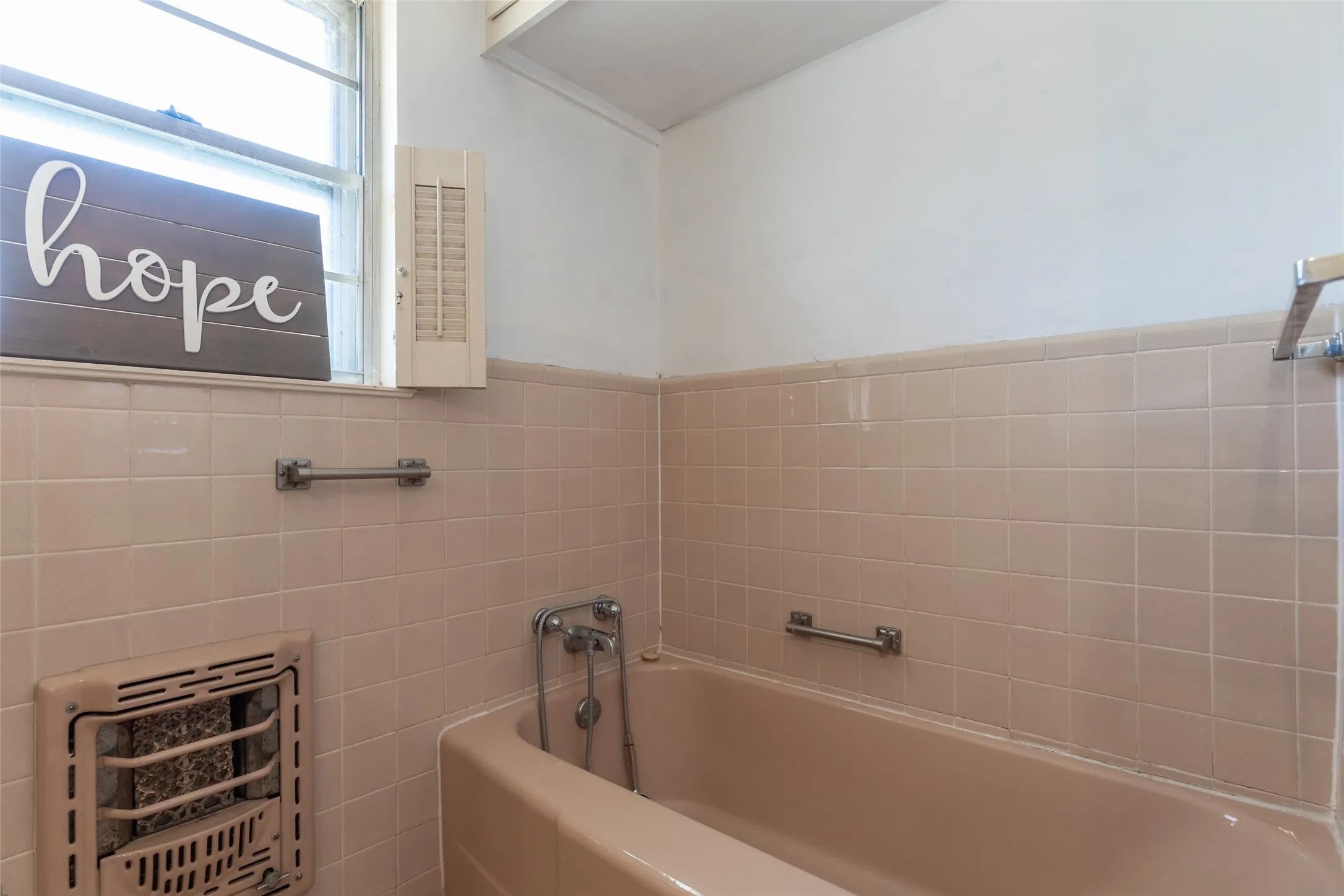 Single Family Residence For Sale in Taylor County , 10 Harvard Place, Abilene, Texas 79603, 3 Bedroom, 2 Bathroom, 1 Garage spaces, 2,003 Sqft, built in 1963, mls#21382073, Real Estate Agent in Abilene, Homes For Sale in Taylor county, Homes For Sale in Abilene, Realtor in Abilene Texas, Real Estate Brokerage Independent Realty Texas, Luminita Cordes Realtor