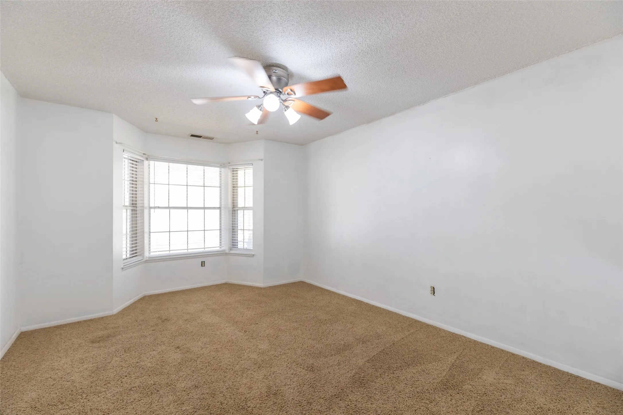 Single Family Residence For Sale in Taylor County , 10 Harvard Place, Abilene, Texas 79603, 3 Bedroom, 2 Bathroom, 1 Garage spaces, 2,003 Sqft, built in 1963, mls#21382073, Real Estate Agent in Abilene, Homes For Sale in Taylor county, Homes For Sale in Abilene, Realtor in Abilene Texas, Real Estate Brokerage Independent Realty Texas, Luminita Cordes Realtor