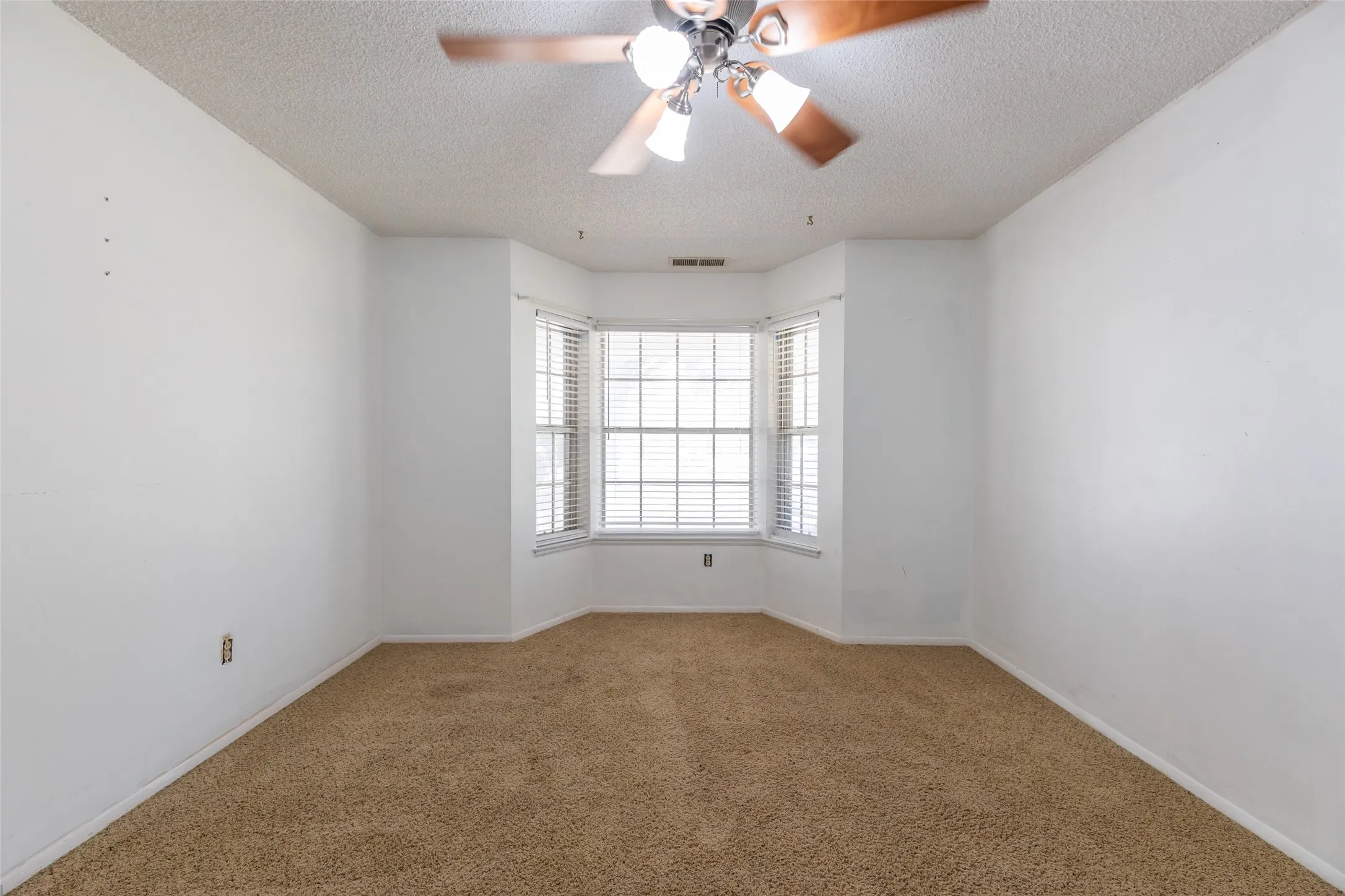Single Family Residence For Sale in Taylor County , 10 Harvard Place, Abilene, Texas 79603, 3 Bedroom, 2 Bathroom, 1 Garage spaces, 2,003 Sqft, built in 1963, mls#21382073, Real Estate Agent in Abilene, Homes For Sale in Taylor county, Homes For Sale in Abilene, Realtor in Abilene Texas, Real Estate Brokerage Independent Realty Texas, Luminita Cordes Realtor
