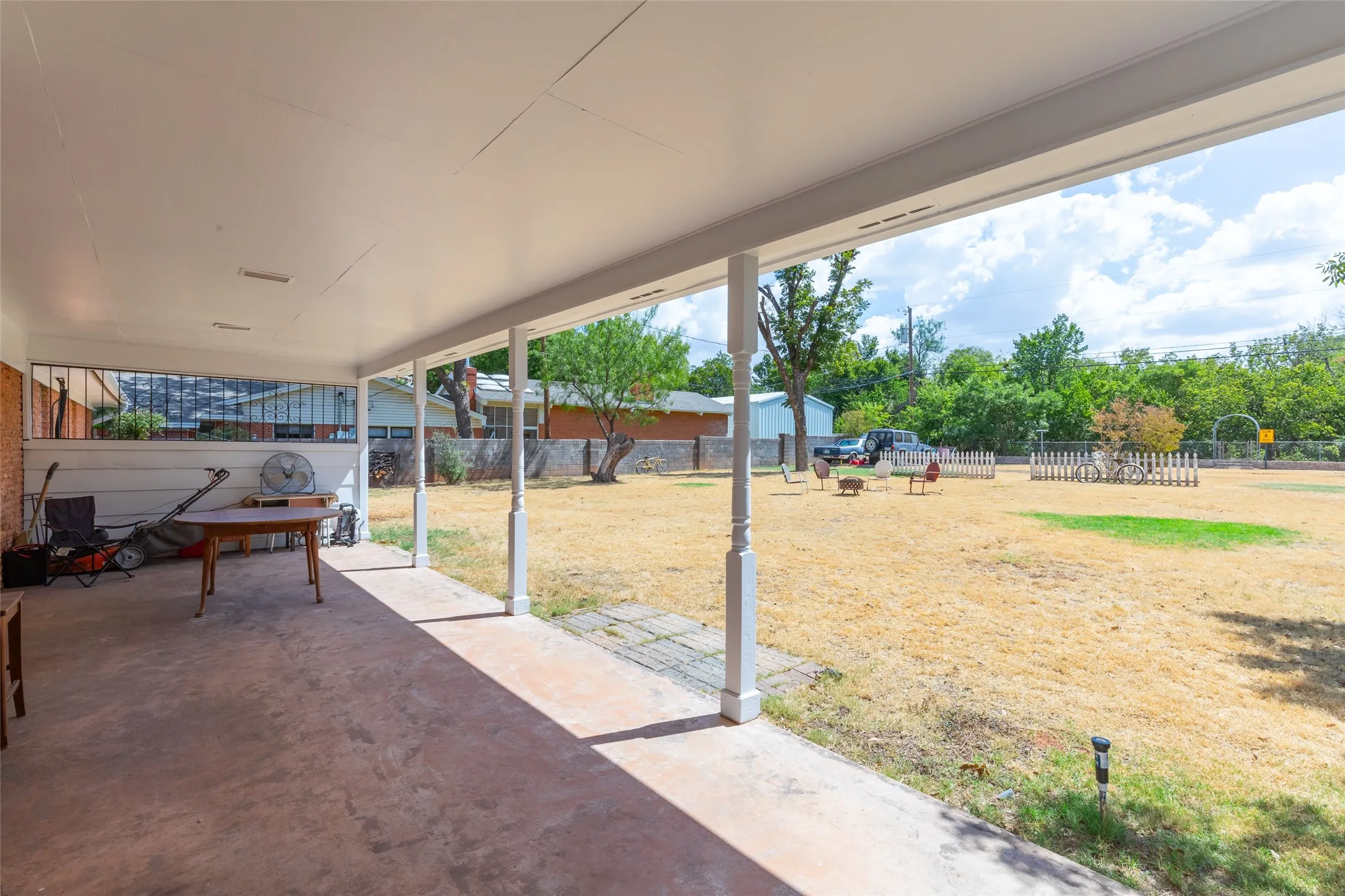 Single Family Residence For Sale in Taylor County , 10 Harvard Place, Abilene, Texas 79603, 3 Bedroom, 2 Bathroom, 1 Garage spaces, 2,003 Sqft, built in 1963, mls#21382073, Real Estate Agent in Abilene, Homes For Sale in Taylor county, Homes For Sale in Abilene, Realtor in Abilene Texas, Real Estate Brokerage Independent Realty Texas, Luminita Cordes Realtor
