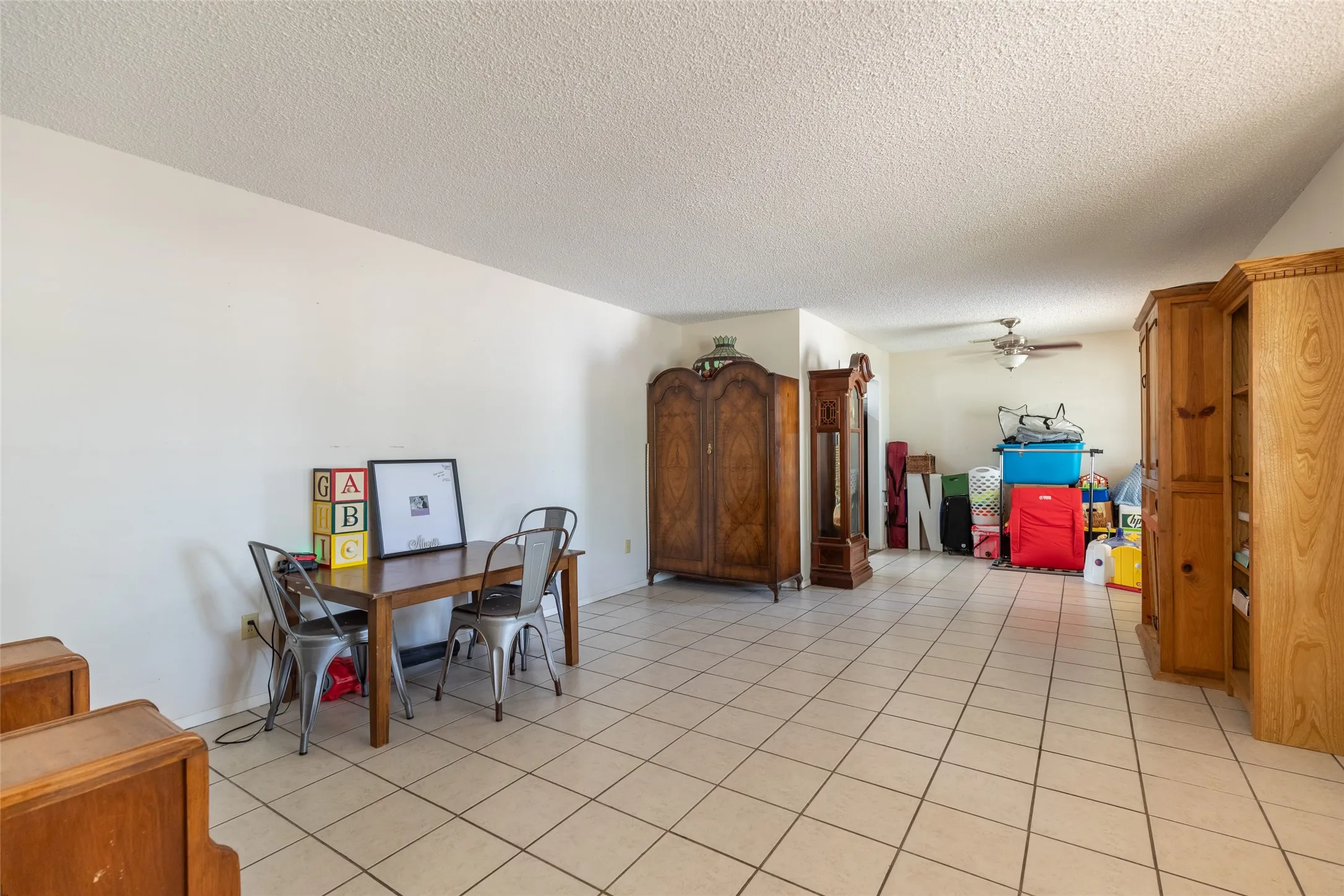 Single Family Residence For Sale in Taylor County , 10 Harvard Place, Abilene, Texas 79603, 3 Bedroom, 2 Bathroom, 1 Garage spaces, 2,003 Sqft, built in 1963, mls#21382073, Real Estate Agent in Abilene, Homes For Sale in Taylor county, Homes For Sale in Abilene, Realtor in Abilene Texas, Real Estate Brokerage Independent Realty Texas, Luminita Cordes Realtor
