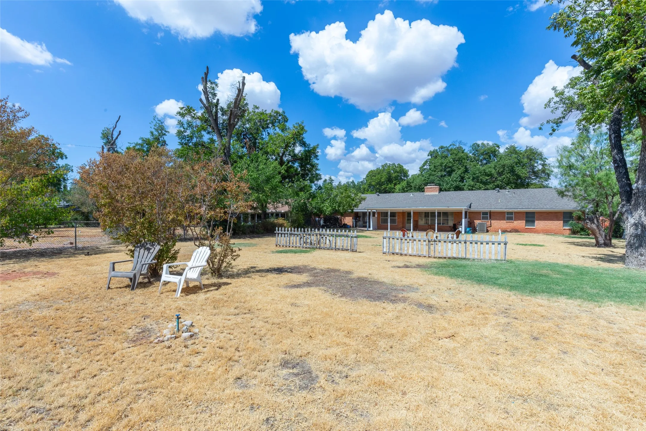 Single Family Residence For Sale in Taylor County , 10 Harvard Place, Abilene, Texas 79603, 3 Bedroom, 2 Bathroom, 1 Garage spaces, 2,003 Sqft, built in 1963, mls#21382073, Real Estate Agent in Abilene, Homes For Sale in Taylor county, Homes For Sale in Abilene, Realtor in Abilene Texas, Real Estate Brokerage Independent Realty Texas, Luminita Cordes Realtor