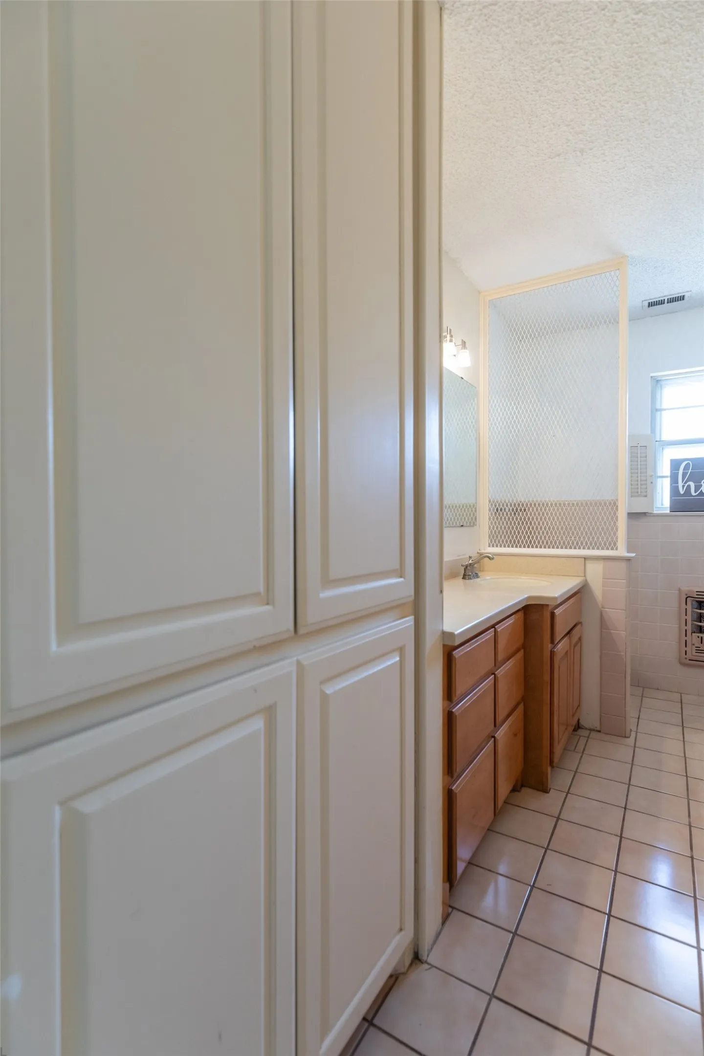 Single Family Residence For Sale in Taylor County , 10 Harvard Place, Abilene, Texas 79603, 3 Bedroom, 2 Bathroom, 1 Garage spaces, 2,003 Sqft, built in 1963, mls#21382073, Real Estate Agent in Abilene, Homes For Sale in Taylor county, Homes For Sale in Abilene, Realtor in Abilene Texas, Real Estate Brokerage Independent Realty Texas, Luminita Cordes Realtor