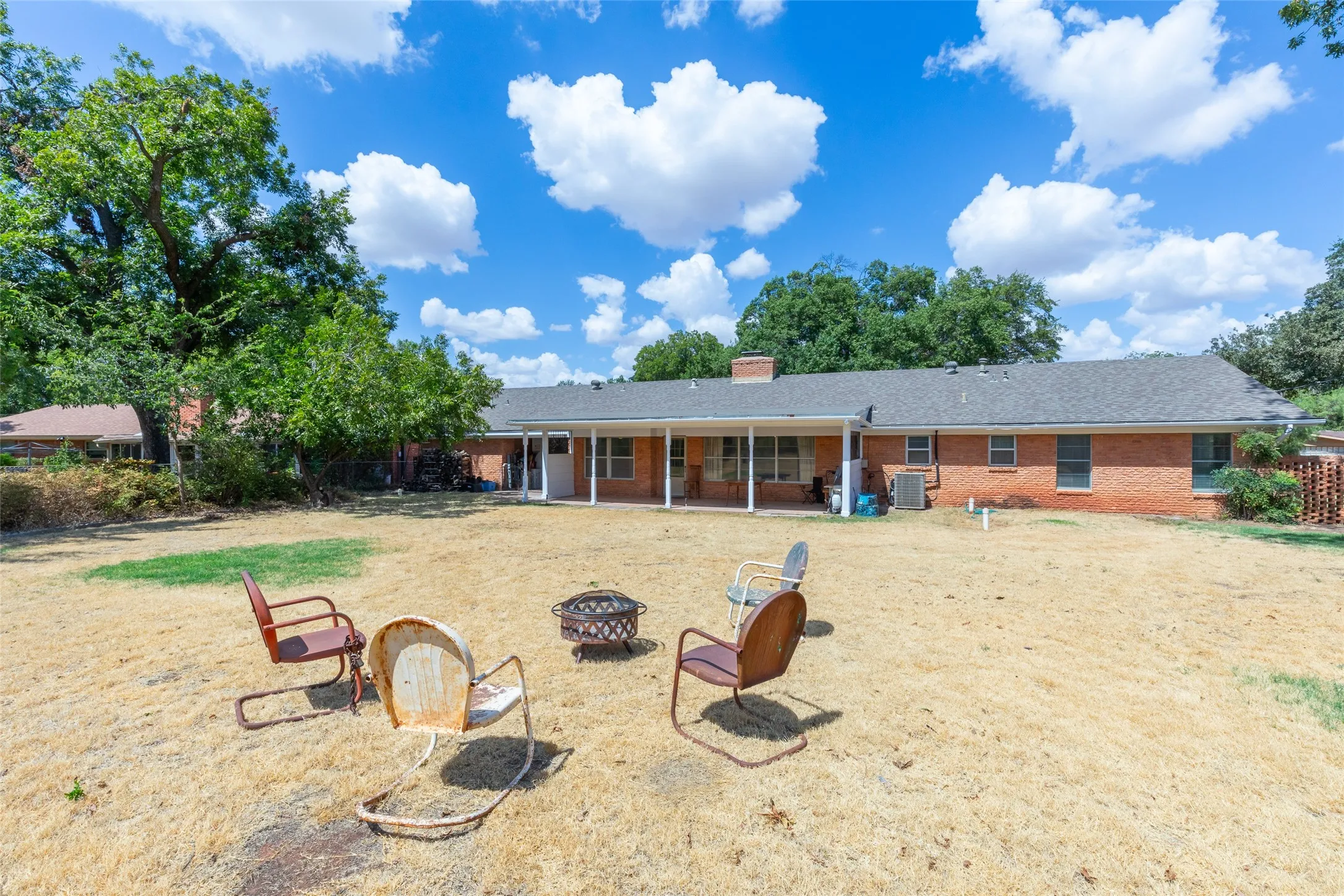Single Family Residence For Sale in Taylor County , 10 Harvard Place, Abilene, Texas 79603, 3 Bedroom, 2 Bathroom, 1 Garage spaces, 2,003 Sqft, built in 1963, mls#21382073, Real Estate Agent in Abilene, Homes For Sale in Taylor county, Homes For Sale in Abilene, Realtor in Abilene Texas, Real Estate Brokerage Independent Realty Texas, Luminita Cordes Realtor