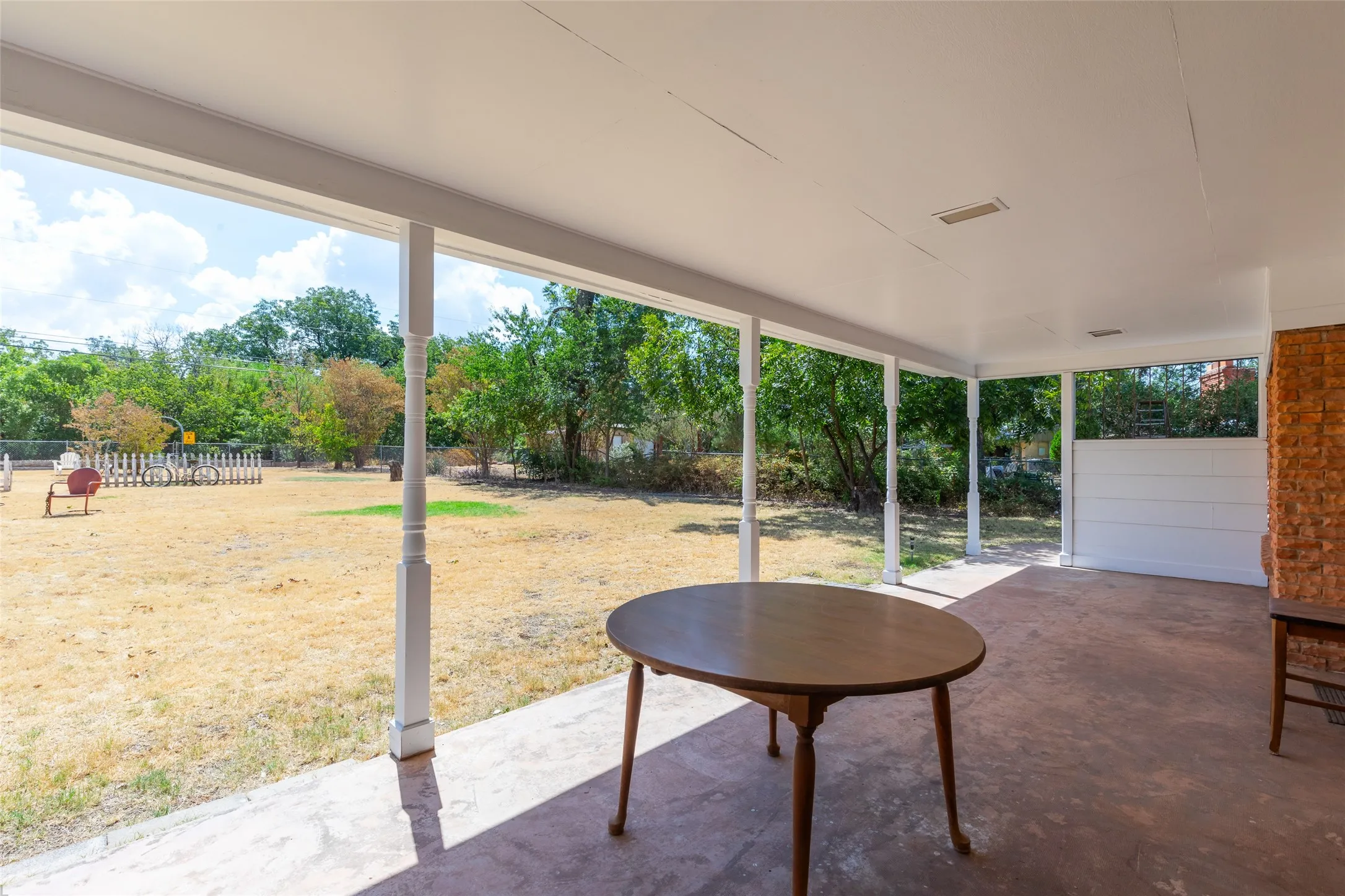 Single Family Residence For Sale in Taylor County , 10 Harvard Place, Abilene, Texas 79603, 3 Bedroom, 2 Bathroom, 1 Garage spaces, 2,003 Sqft, built in 1963, mls#21382073, Real Estate Agent in Abilene, Homes For Sale in Taylor county, Homes For Sale in Abilene, Realtor in Abilene Texas, Real Estate Brokerage Independent Realty Texas, Luminita Cordes Realtor