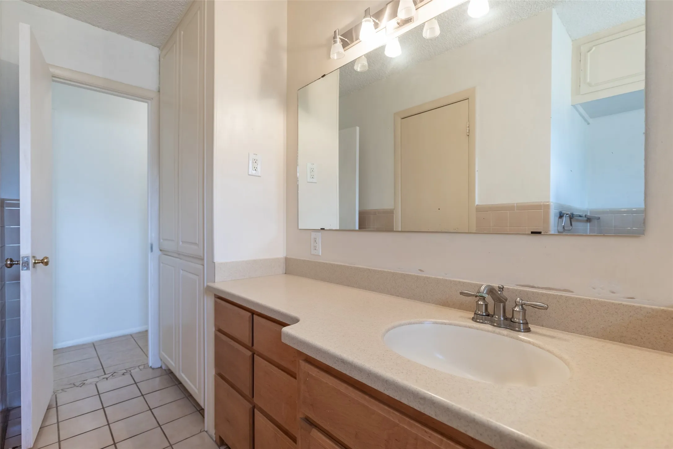 Single Family Residence For Sale in Taylor County , 10 Harvard Place, Abilene, Texas 79603, 3 Bedroom, 2 Bathroom, 1 Garage spaces, 2,003 Sqft, built in 1963, mls#21382073, Real Estate Agent in Abilene, Homes For Sale in Taylor county, Homes For Sale in Abilene, Realtor in Abilene Texas, Real Estate Brokerage Independent Realty Texas, Luminita Cordes Realtor