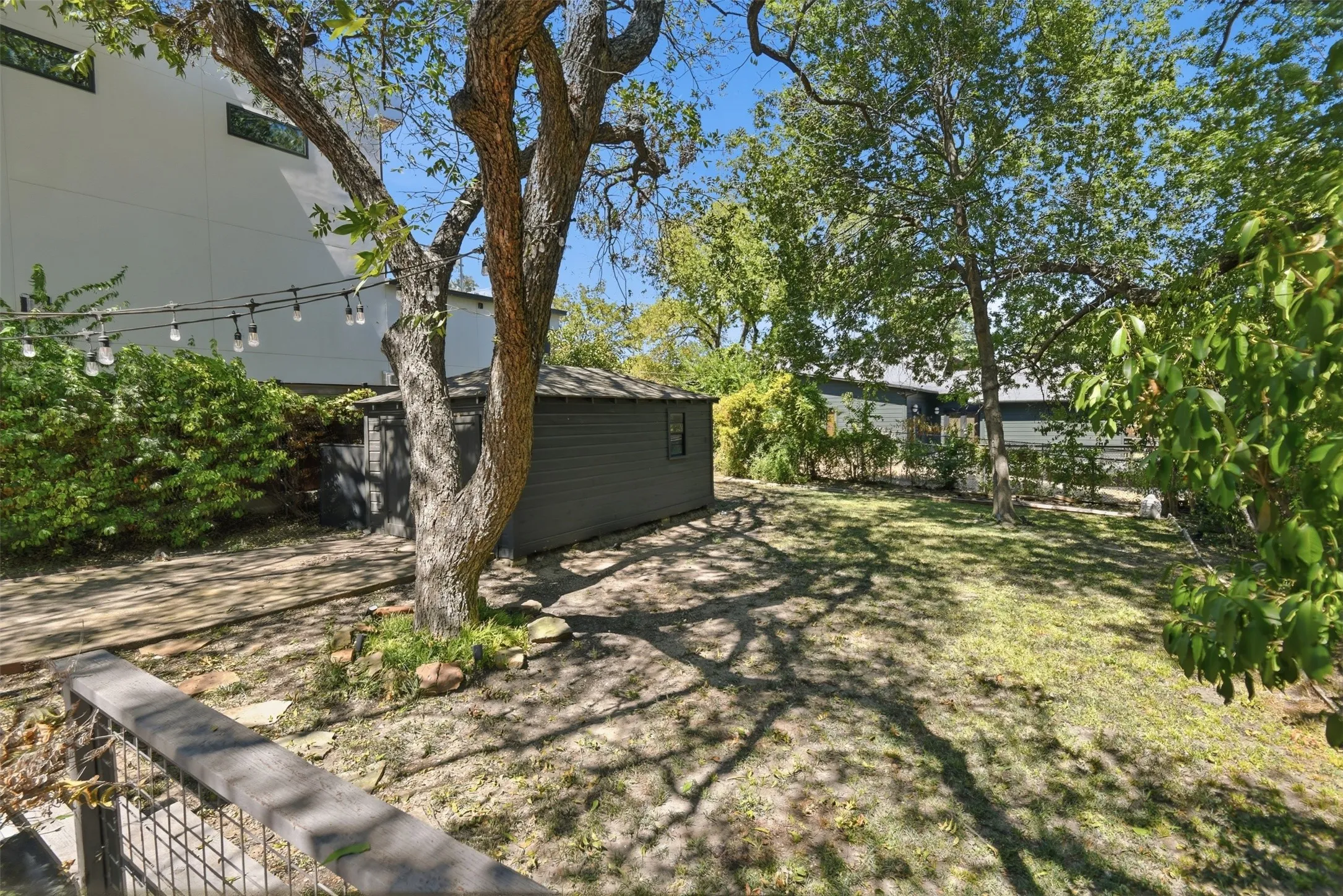 Single Family Residence For Sale in Dallas County , 1906 Lakeland Drive, Dallas, Texas 75218, 2 Bedroom, 1 Bathroom, 1 Garage spaces, 1,053 Sqft, built in 1950, mls#21371343, Real Estate Agent in Dallas, Homes For Sale in Dallas county, Homes For Sale in Dallas, Realtor in Dallas Texas, Real Estate Brokerage Independent Realty Texas, Luminita Cordes Realtor