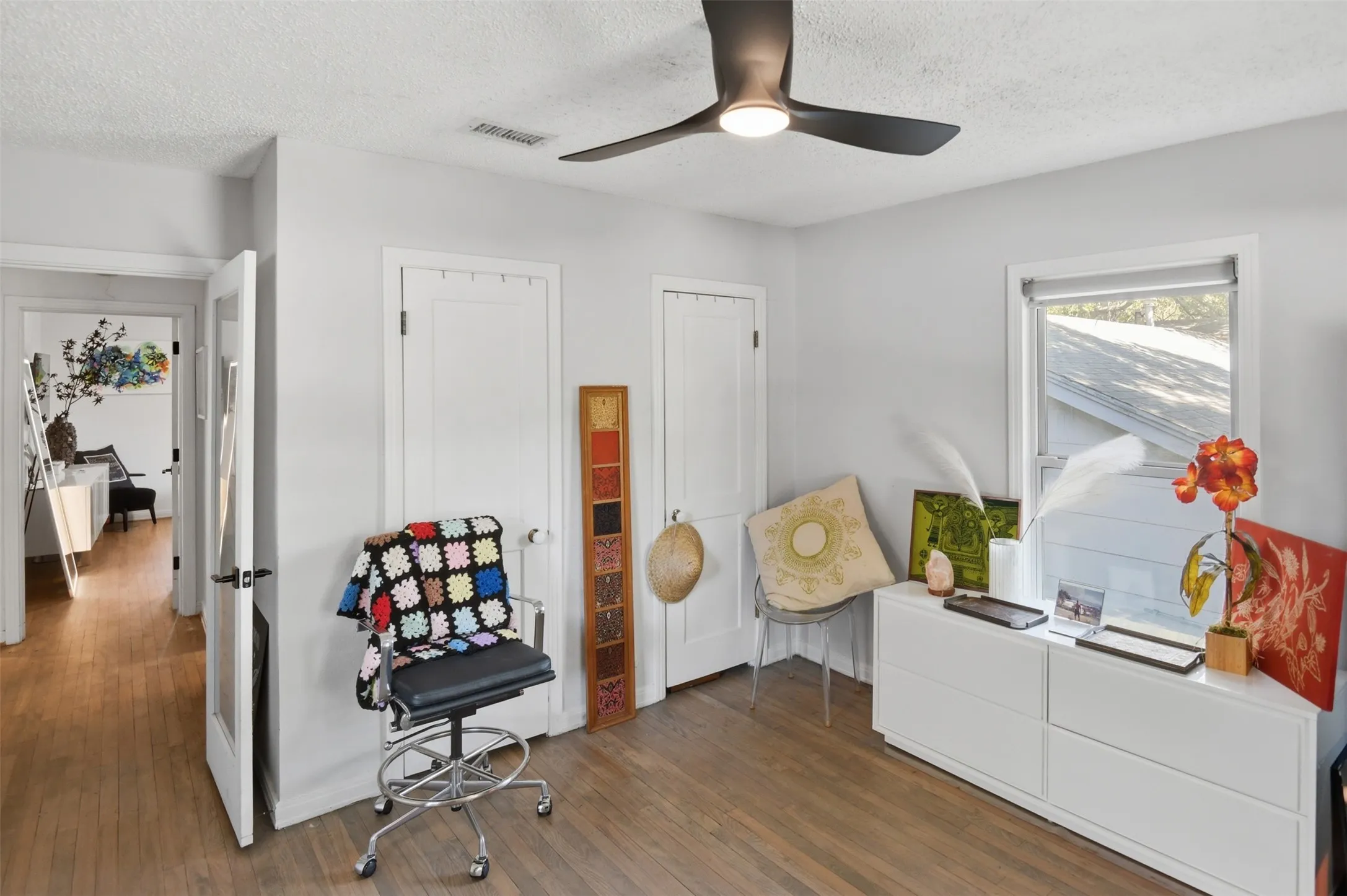 Single Family Residence For Sale in Dallas County , 1906 Lakeland Drive, Dallas, Texas 75218, 2 Bedroom, 1 Bathroom, 1 Garage spaces, 1,053 Sqft, built in 1950, mls#21371343, Real Estate Agent in Dallas, Homes For Sale in Dallas county, Homes For Sale in Dallas, Realtor in Dallas Texas, Real Estate Brokerage Independent Realty Texas, Luminita Cordes Realtor