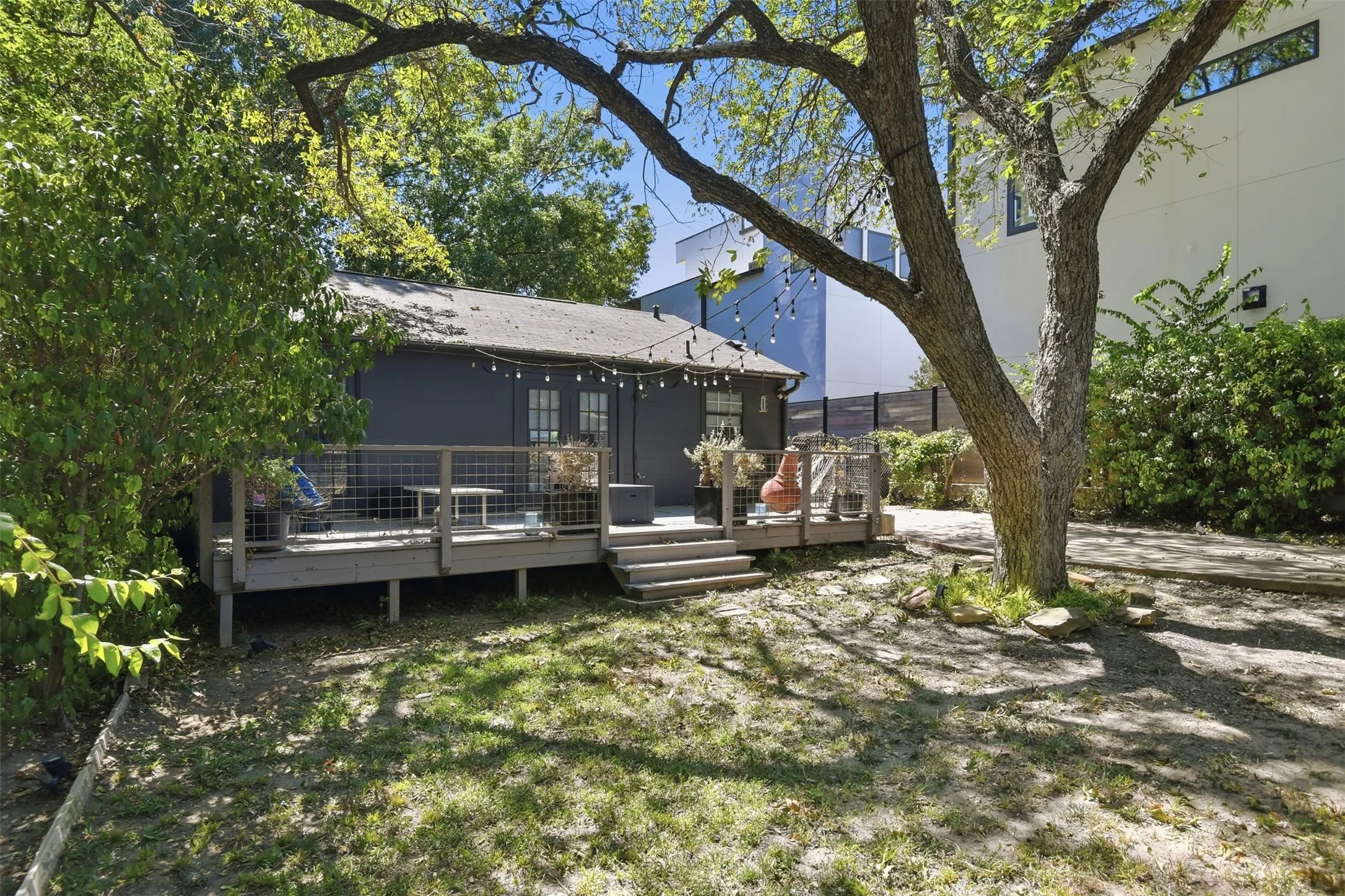 Single Family Residence For Sale in Dallas County , 1906 Lakeland Drive, Dallas, Texas 75218, 2 Bedroom, 1 Bathroom, 1 Garage spaces, 1,053 Sqft, built in 1950, mls#21371343, Real Estate Agent in Dallas, Homes For Sale in Dallas county, Homes For Sale in Dallas, Realtor in Dallas Texas, Real Estate Brokerage Independent Realty Texas, Luminita Cordes Realtor