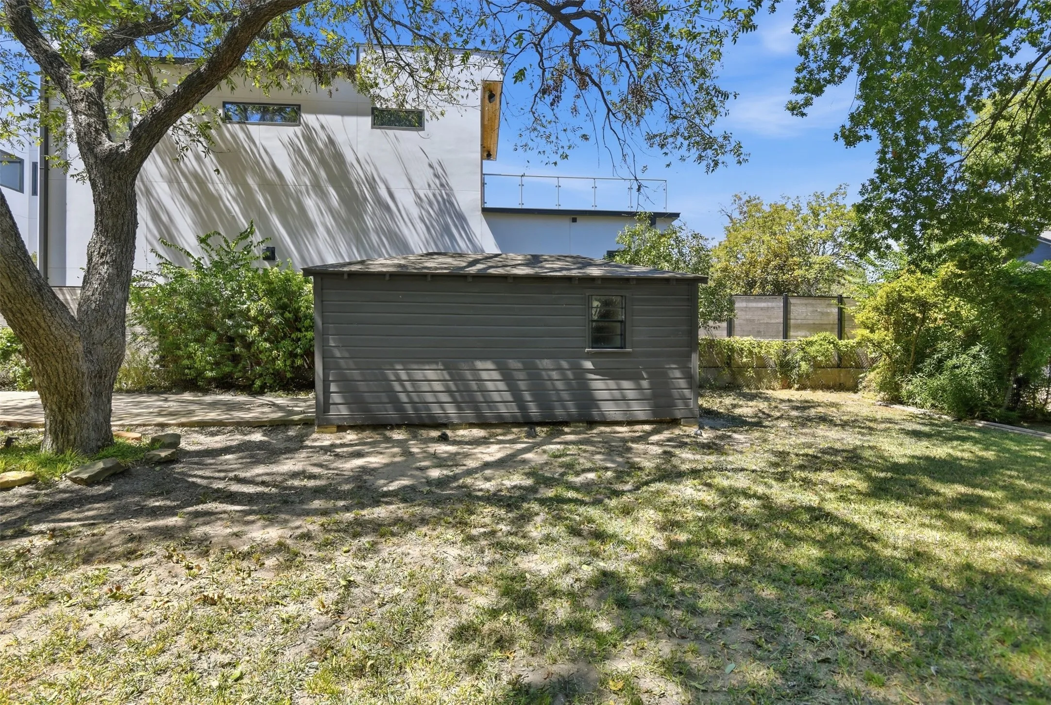Single Family Residence For Sale in Dallas County , 1906 Lakeland Drive, Dallas, Texas 75218, 2 Bedroom, 1 Bathroom, 1 Garage spaces, 1,053 Sqft, built in 1950, mls#21371343, Real Estate Agent in Dallas, Homes For Sale in Dallas county, Homes For Sale in Dallas, Realtor in Dallas Texas, Real Estate Brokerage Independent Realty Texas, Luminita Cordes Realtor