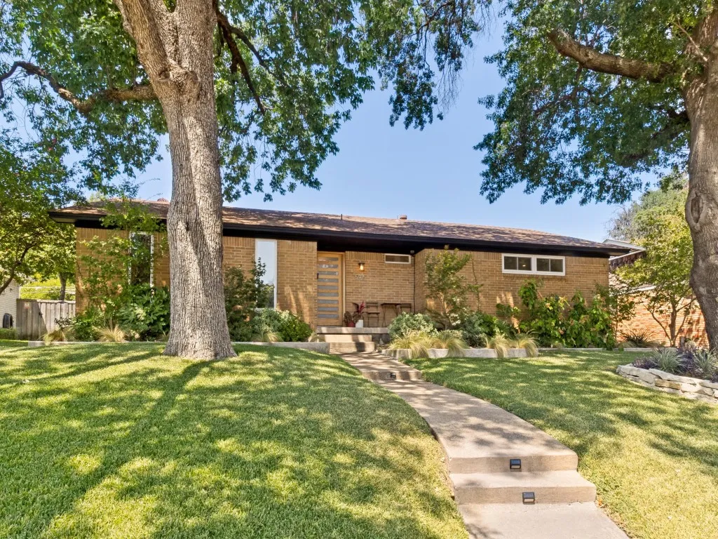 Single Family Residence For Sale in Dallas County , 5915 Canterview Drive, Dallas, Texas 75228, 3 Bedroom, 2 Bathroom, 2 Garage spaces, 1,773 Sqft, built in 1964, mls#21382146, Real Estate Agent in Dallas, Homes For Sale in Dallas county, Homes For Sale in Dallas, Realtor in Dallas Texas, Real Estate Brokerage Independent Realty Texas, Luminita Cordes Realtor