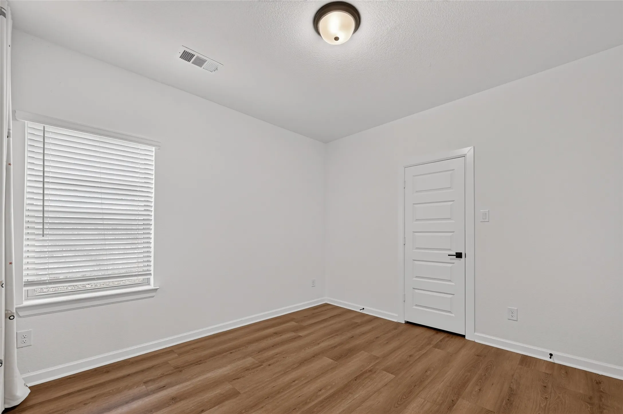 Single Family Residence For Sale in Denton County , 2552 Four Roses Drive, Lewisville, Texas 75056, 4 Bedroom, 4 Bathroom, 2 Garage spaces, 2,816 Sqft, built in 2023, mls#21382164, Real Estate Agent in Lewisville, Homes For Sale in Denton county, Homes For Sale in Lewisville, Realtor in Lewisville Texas, Real Estate Brokerage Independent Realty Texas, Luminita Cordes Realtor