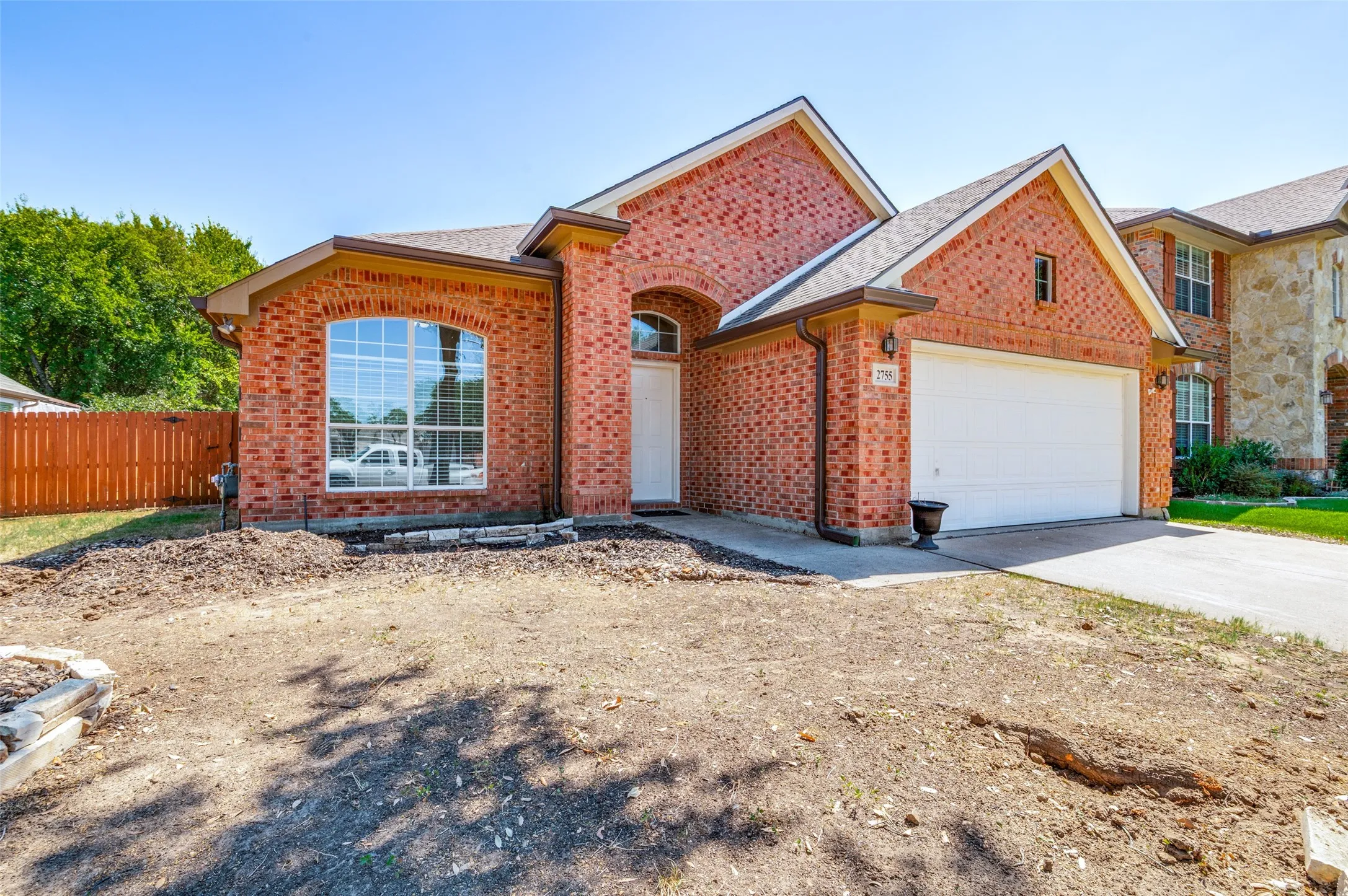 Single Family Residence For Rent in Tarrant County , 2755 Honey Suckle Drive, Grand Prairie, Texas 75052, 3 Bedroom, 2 Bathroom, 2 Garage spaces, 1,880 Sqft, built in 2004, mls#21382163, Real Estate Agent in Grand Prairie, Homes For Rent in Tarrant county, Homes For Rent in Grand Prairie, Realtor in Grand Prairie Texas, Real Estate Brokerage Independent Realty Texas, Luminita Cordes Realtor