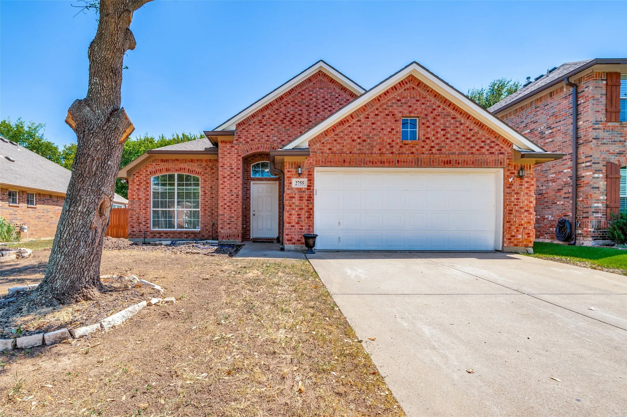 Single Family Residence For Rent in Tarrant County , 2755 Honey Suckle Drive, Grand Prairie, Texas 75052, 3 Bedroom, 2 Bathroom, 2 Garage spaces, 1,880 Sqft, built in 2004, mls#21382163, Real Estate Agent in Grand Prairie, Homes For Rent in Tarrant county, Homes For Rent in Grand Prairie, Realtor in Grand Prairie Texas, Real Estate Brokerage Independent Realty Texas, Luminita Cordes Realtor