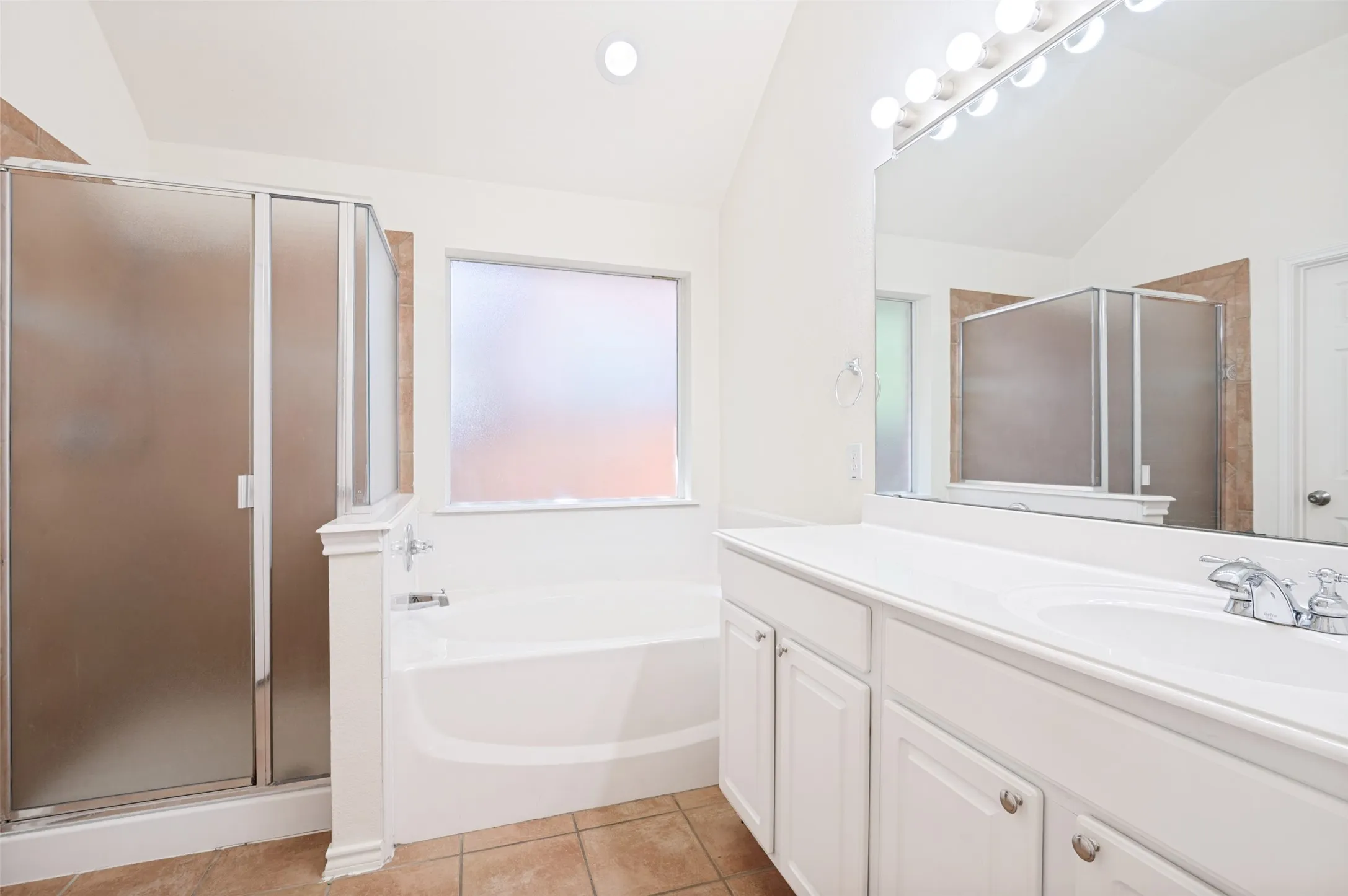 Single Family Residence For Rent in Tarrant County , 2755 Honey Suckle Drive, Grand Prairie, Texas 75052, 3 Bedroom, 2 Bathroom, 2 Garage spaces, 1,880 Sqft, built in 2004, mls#21382163, Real Estate Agent in Grand Prairie, Homes For Rent in Tarrant county, Homes For Rent in Grand Prairie, Realtor in Grand Prairie Texas, Real Estate Brokerage Independent Realty Texas, Luminita Cordes Realtor