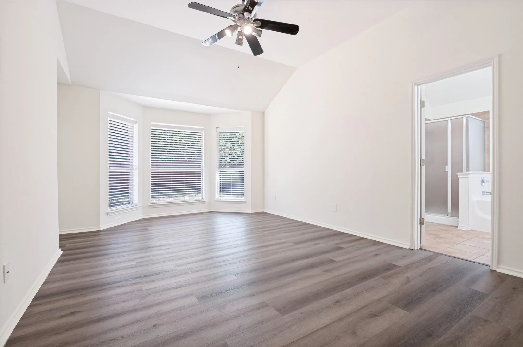 Single Family Residence For Rent in Tarrant County , 2755 Honey Suckle Drive, Grand Prairie, Texas 75052, 3 Bedroom, 2 Bathroom, 2 Garage spaces, 1,880 Sqft, built in 2004, mls#21382163, Real Estate Agent in Grand Prairie, Homes For Rent in Tarrant county, Homes For Rent in Grand Prairie, Realtor in Grand Prairie Texas, Real Estate Brokerage Independent Realty Texas, Luminita Cordes Realtor