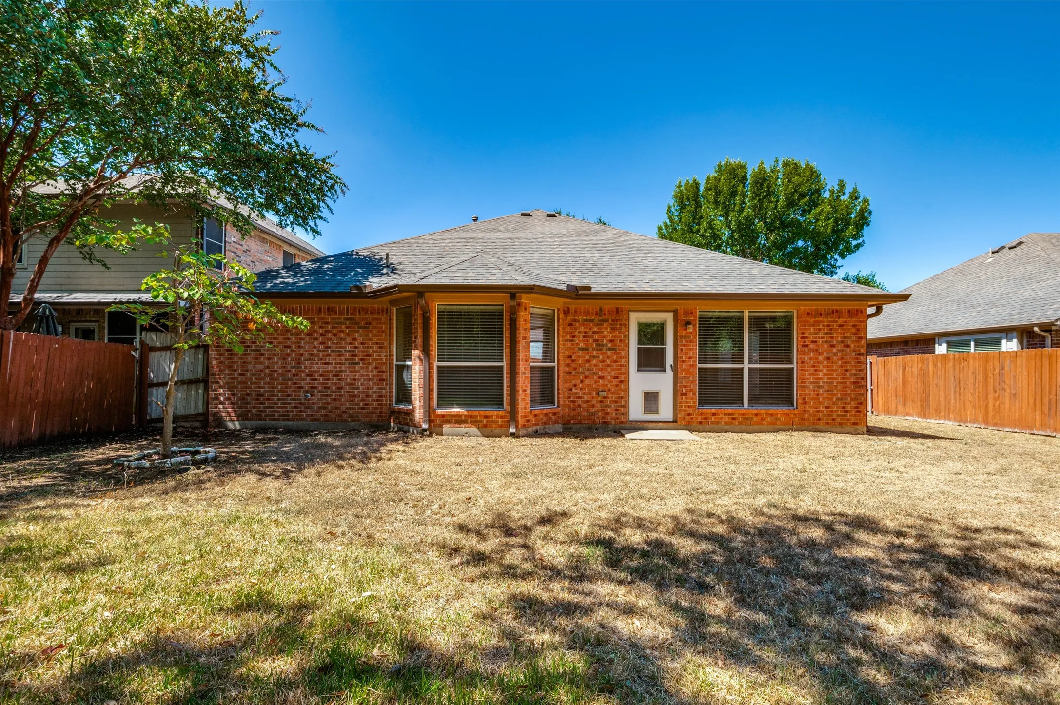 Single Family Residence For Rent in Tarrant County , 2755 Honey Suckle Drive, Grand Prairie, Texas 75052, 3 Bedroom, 2 Bathroom, 2 Garage spaces, 1,880 Sqft, built in 2004, mls#21382163, Real Estate Agent in Grand Prairie, Homes For Rent in Tarrant county, Homes For Rent in Grand Prairie, Realtor in Grand Prairie Texas, Real Estate Brokerage Independent Realty Texas, Luminita Cordes Realtor