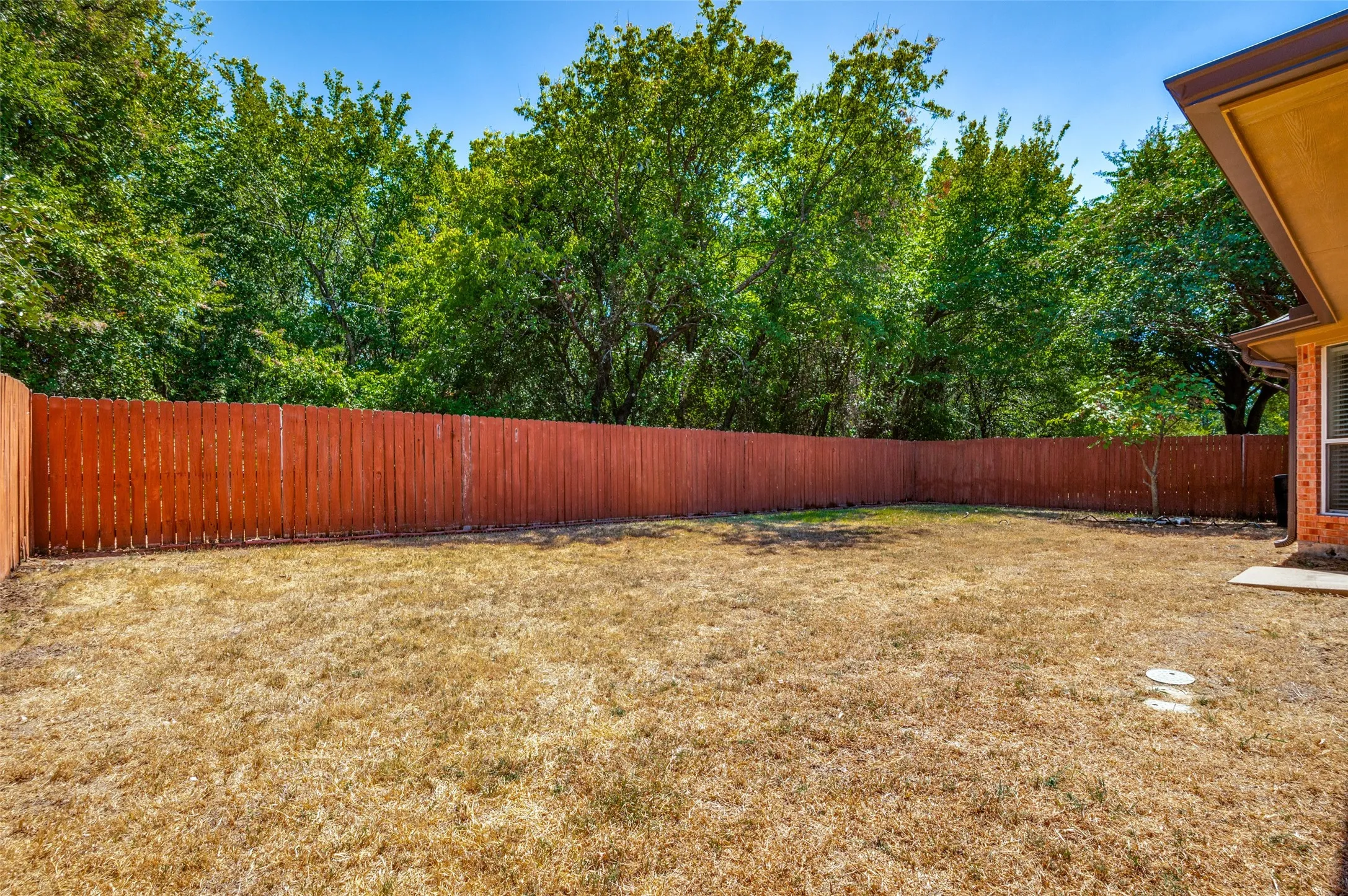 Single Family Residence For Rent in Tarrant County , 2755 Honey Suckle Drive, Grand Prairie, Texas 75052, 3 Bedroom, 2 Bathroom, 2 Garage spaces, 1,880 Sqft, built in 2004, mls#21382163, Real Estate Agent in Grand Prairie, Homes For Rent in Tarrant county, Homes For Rent in Grand Prairie, Realtor in Grand Prairie Texas, Real Estate Brokerage Independent Realty Texas, Luminita Cordes Realtor